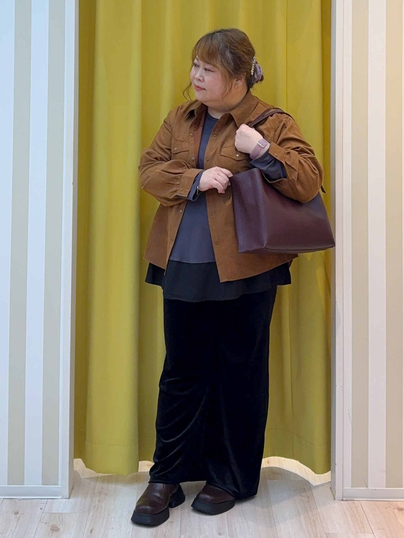kotoさんさんの「SHOO･LA･RUE｜【S-LL/洗濯機可】なめらかさが心地いい。スエード調ポケットシャツ」を使ったコーディネート
