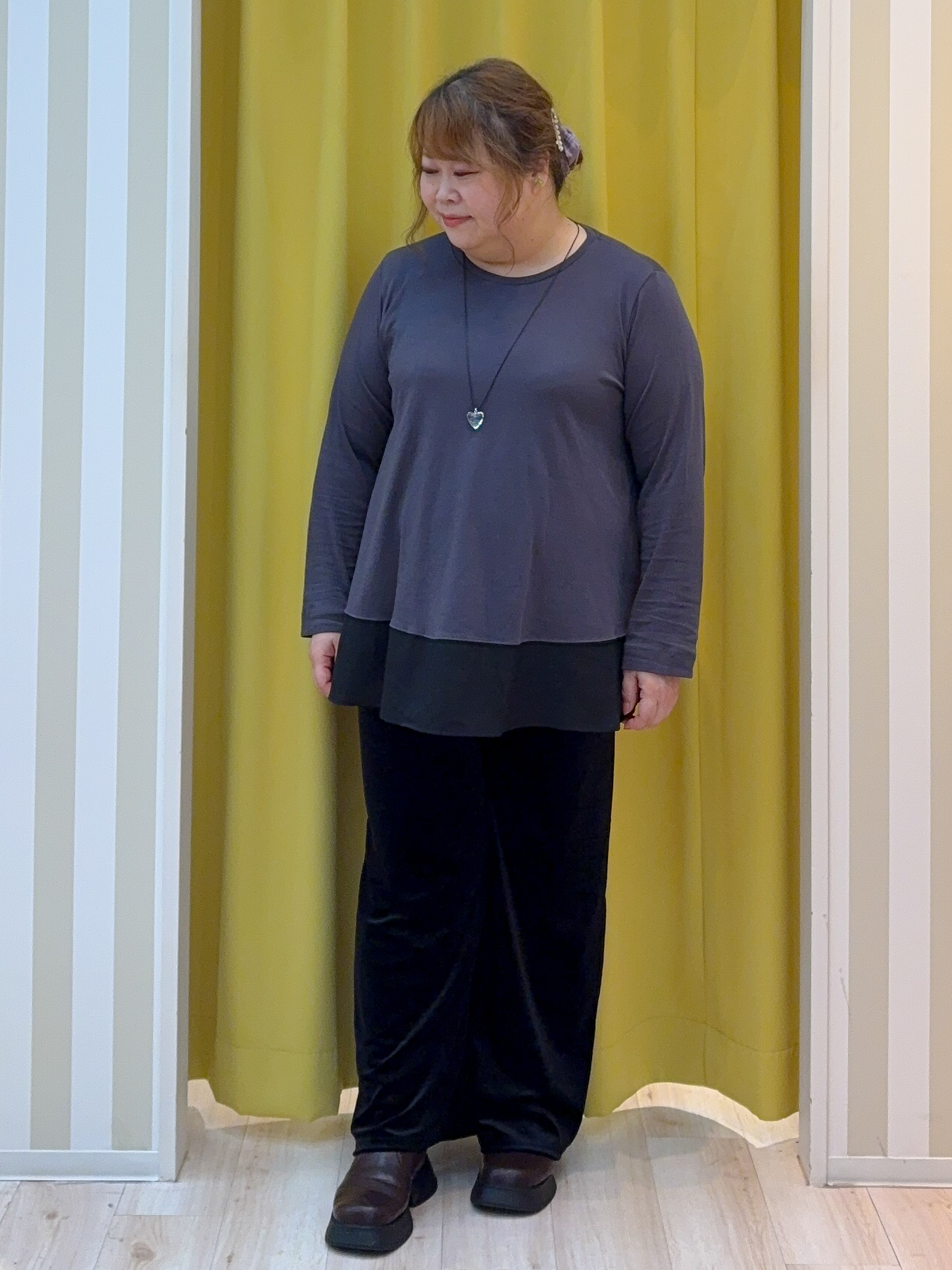 kotoさんさんの「SHOO･LA･RUE｜【S-LL/洗濯機可】なめらかさが心地いい。スエード調ポケットシャツ」を使ったコーディネート