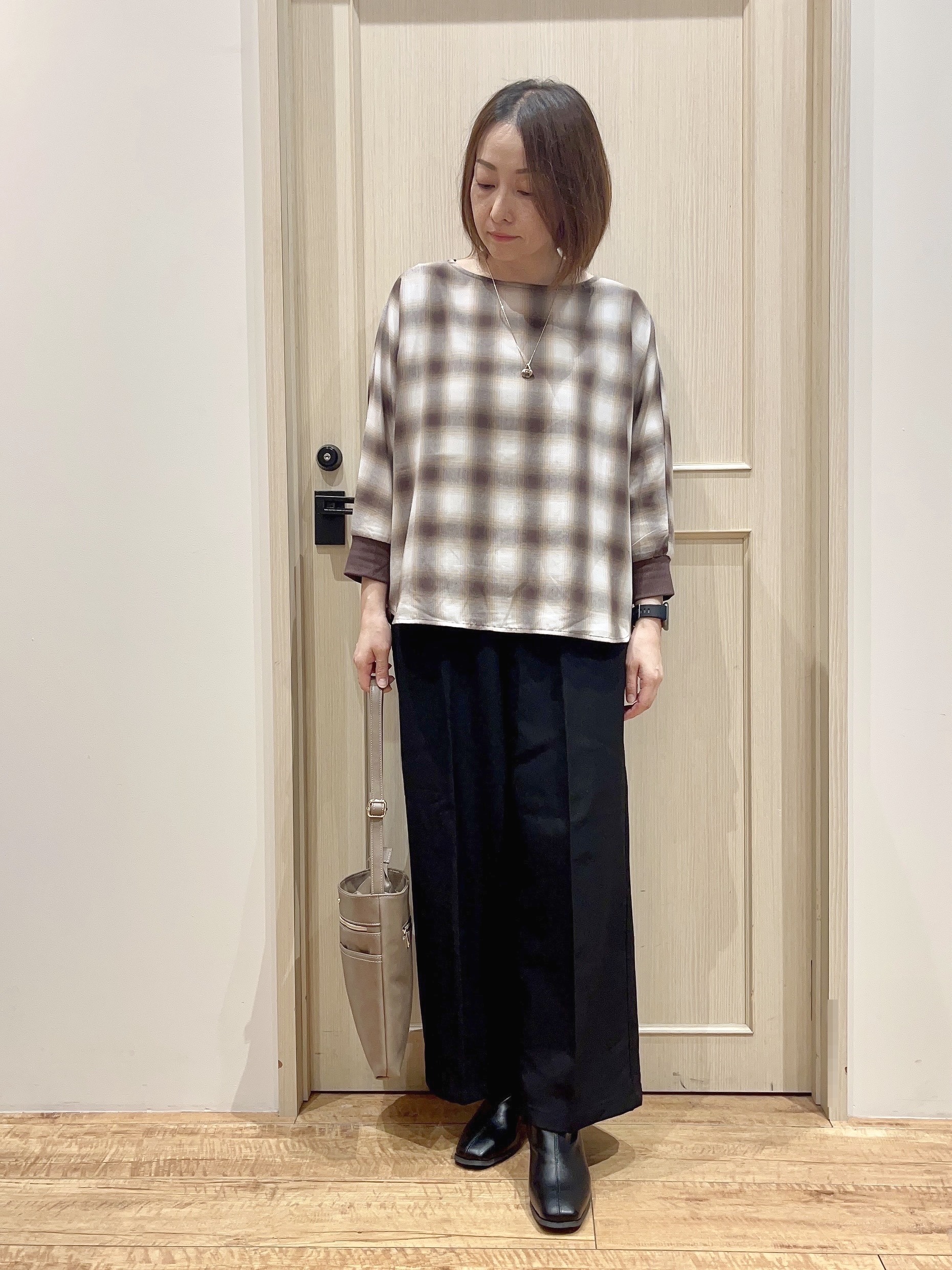 fukuiさんの「SHOO･LA･RUE｜【着丈選べる/洗濯後しわになりにくい】インせず着られる ドルマンブラウス」を使ったコーディネート