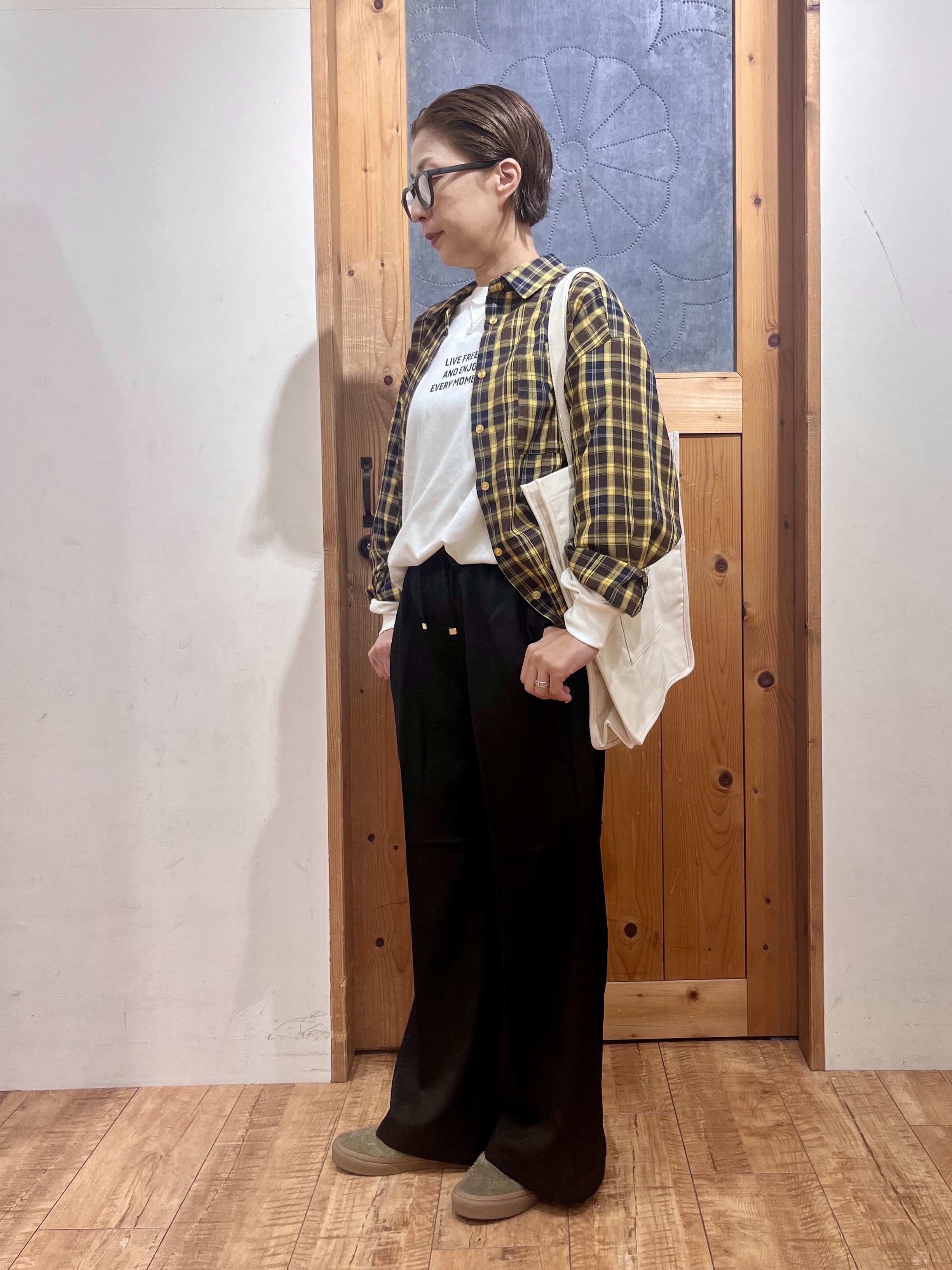 ゆみさんの「SHOO･LA･RUE｜【洗濯後しわになりにくい/S-LL】気分で選ぶ 大人のデイリー使いに ベーシックシャツ」を使ったコーディネート