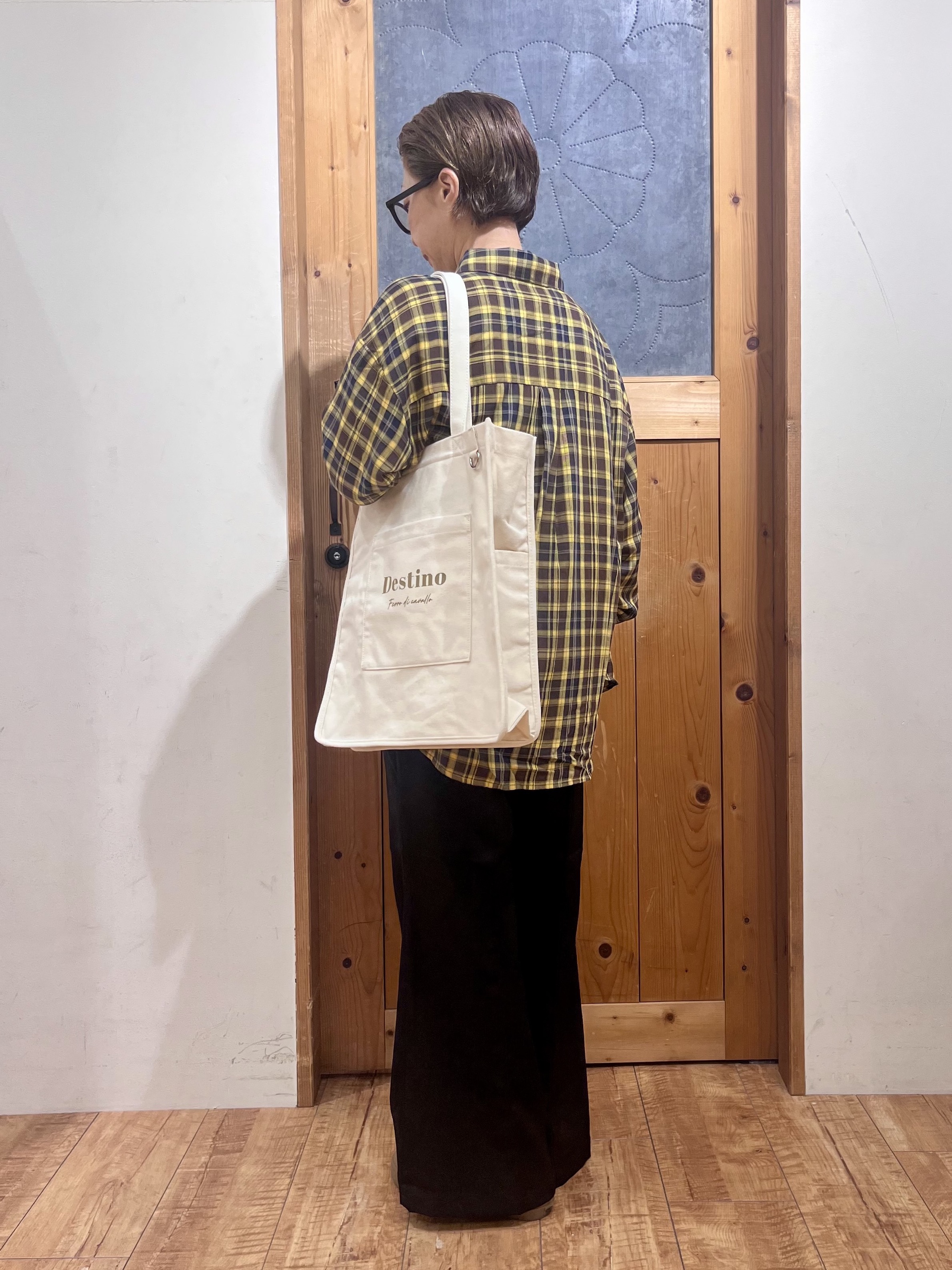 ゆみさんの「SHOO･LA･RUE｜【洗濯後しわになりにくい/S-LL】気分で選ぶ 大人のデイリー使いに ベーシックシャツ」を使ったコーディネート