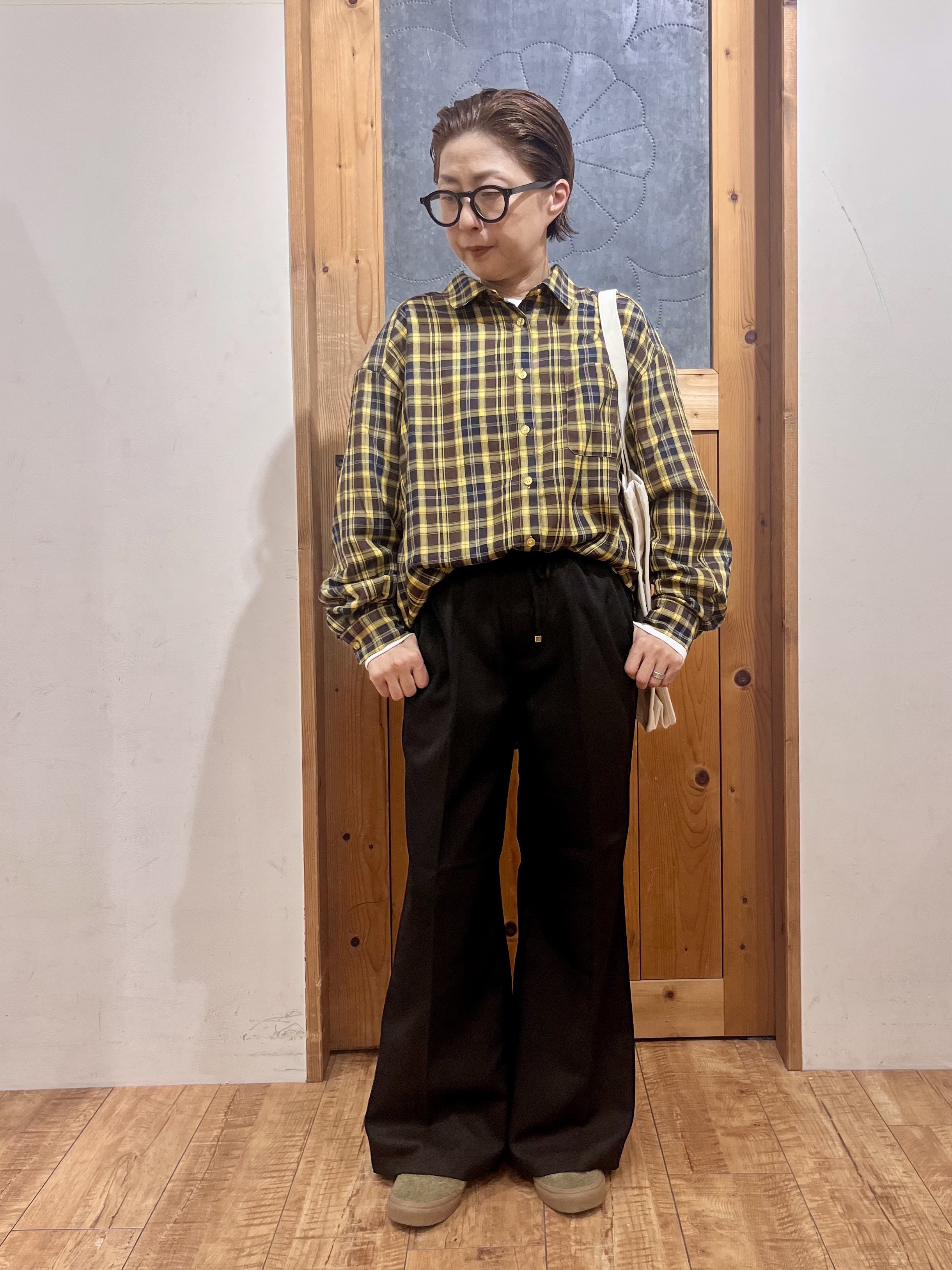 ゆみさんの「SHOO･LA･RUE｜【洗濯後しわになりにくい/S-LL】気分で選ぶ 大人のデイリー使いに ベーシックシャツ」を使ったコーディネート