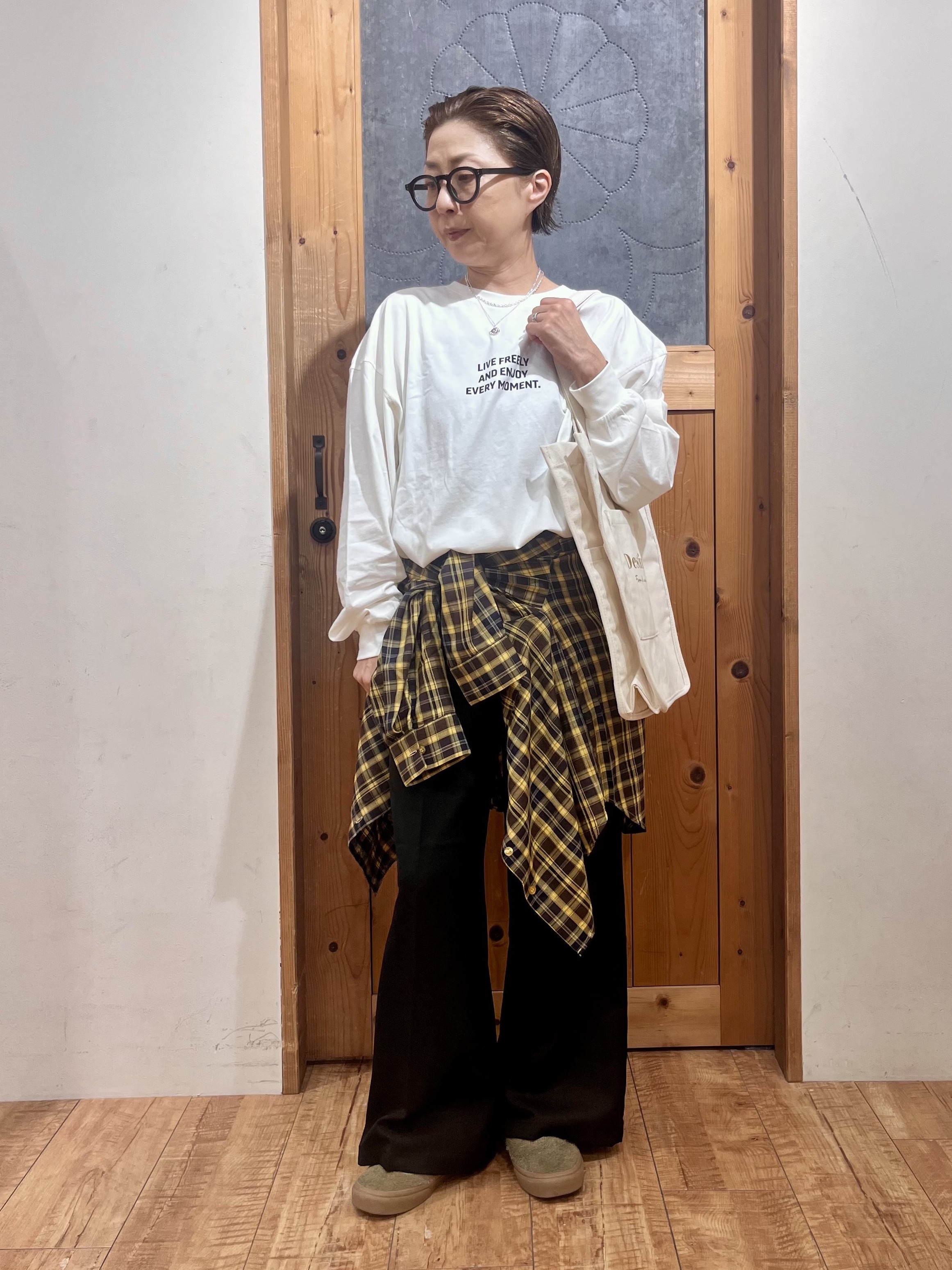 ゆみさんの「SHOO･LA･RUE｜【洗濯後しわになりにくい/S-LL】気分で選ぶ 大人のデイリー使いに ベーシックシャツ」を使ったコーディネート