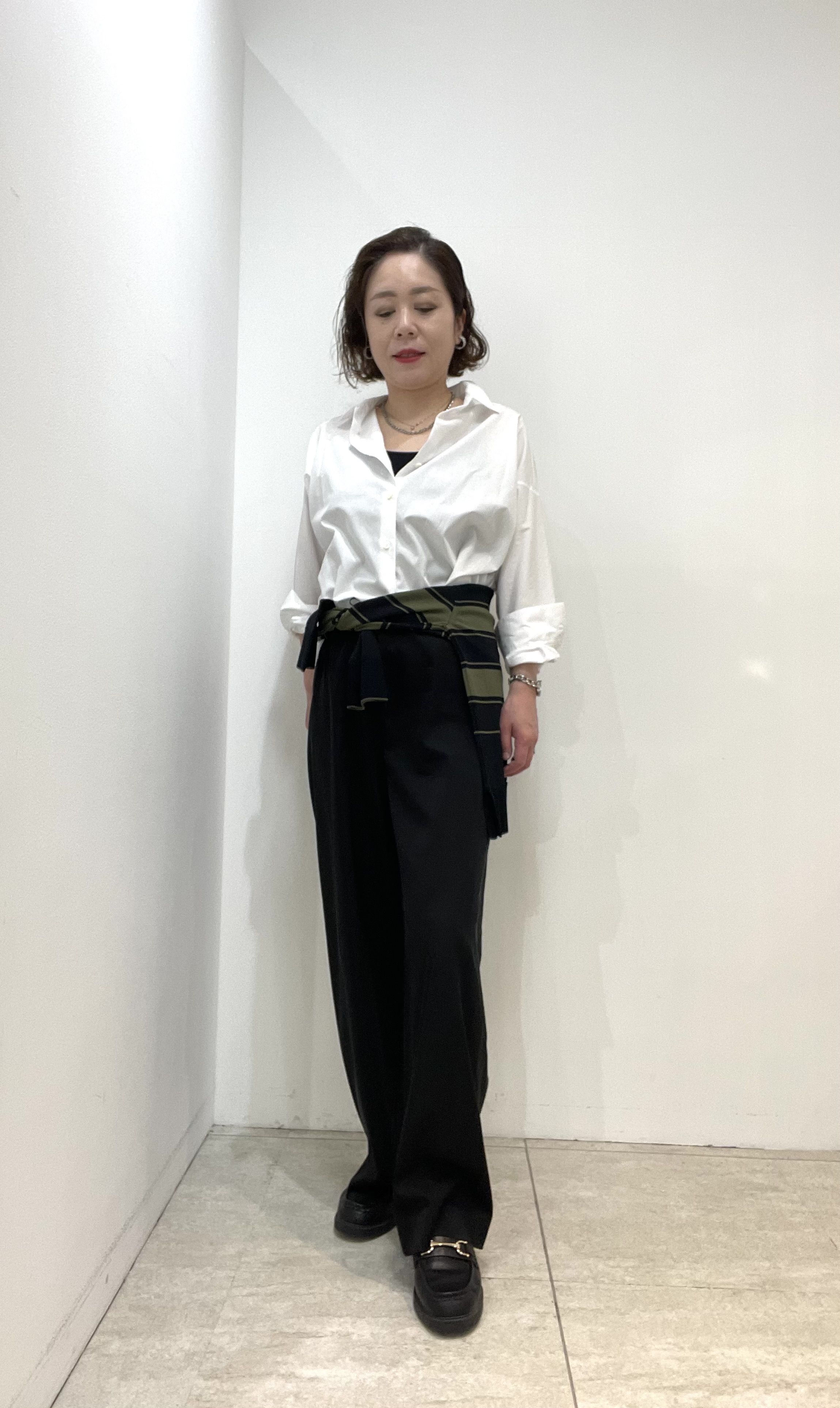 Wachiさんの「UNTITLED｜【顔周りすっきり/体型カバー】ドライタッチVネックニットプルオーバー」を使ったコーディネート