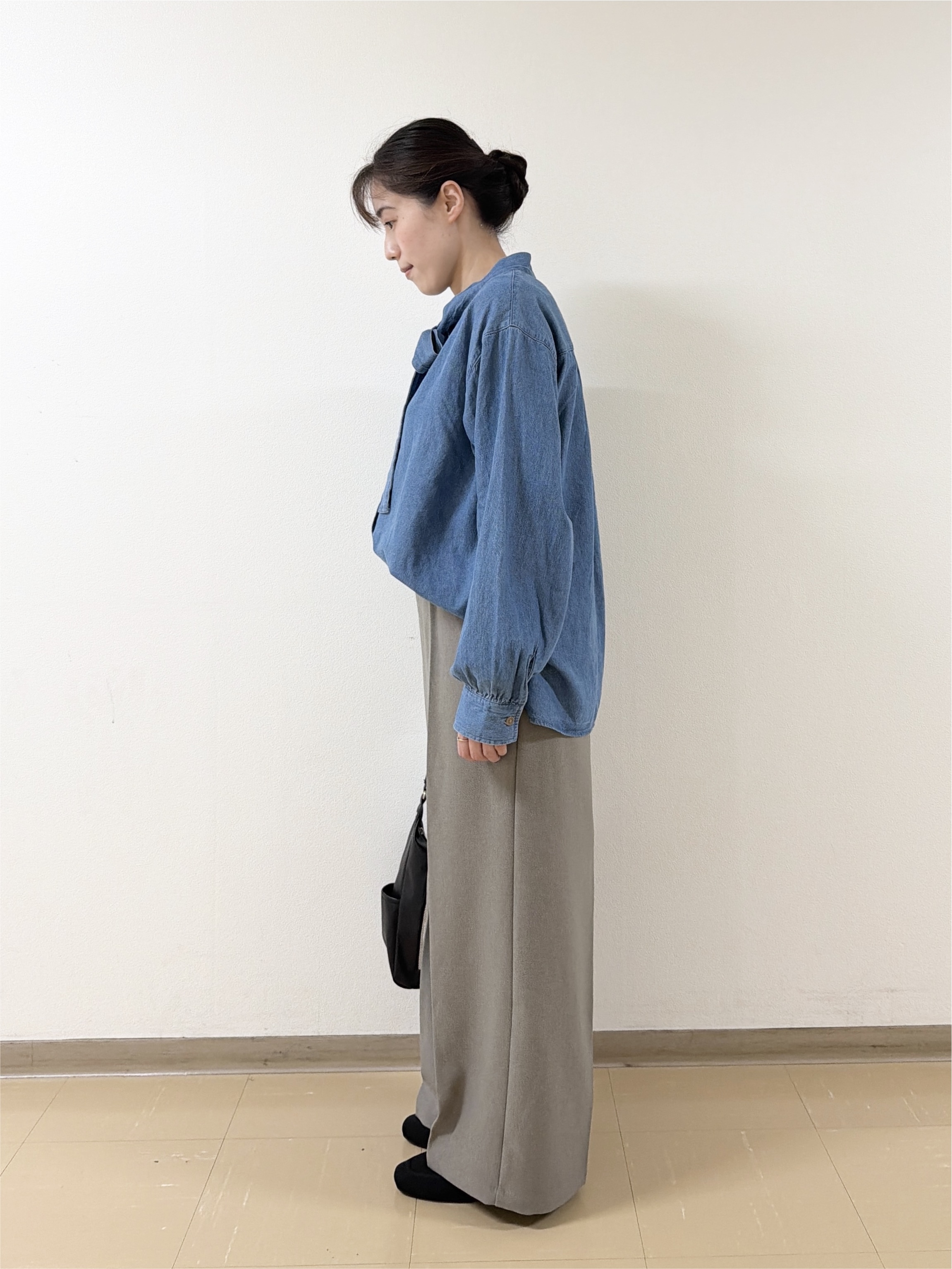 あんづさんの「SHOO･LA･RUE｜【S-LL/洗濯機可】華やぐデニムボウタイリボンシャツ」を使ったコーディネート