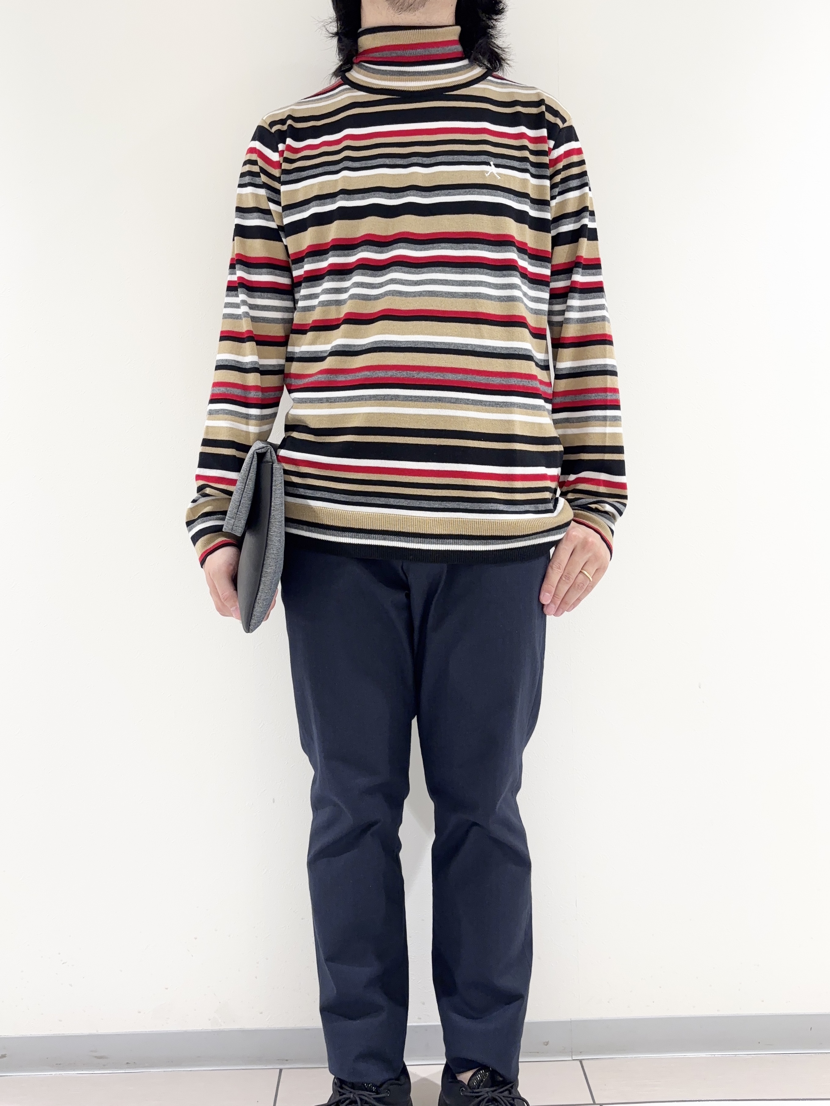 及川さんの「TAKEO KIKUCHI｜【BOWLER HAT LABEL】日本製マルチボーダータートルニット」を使ったコーディネート