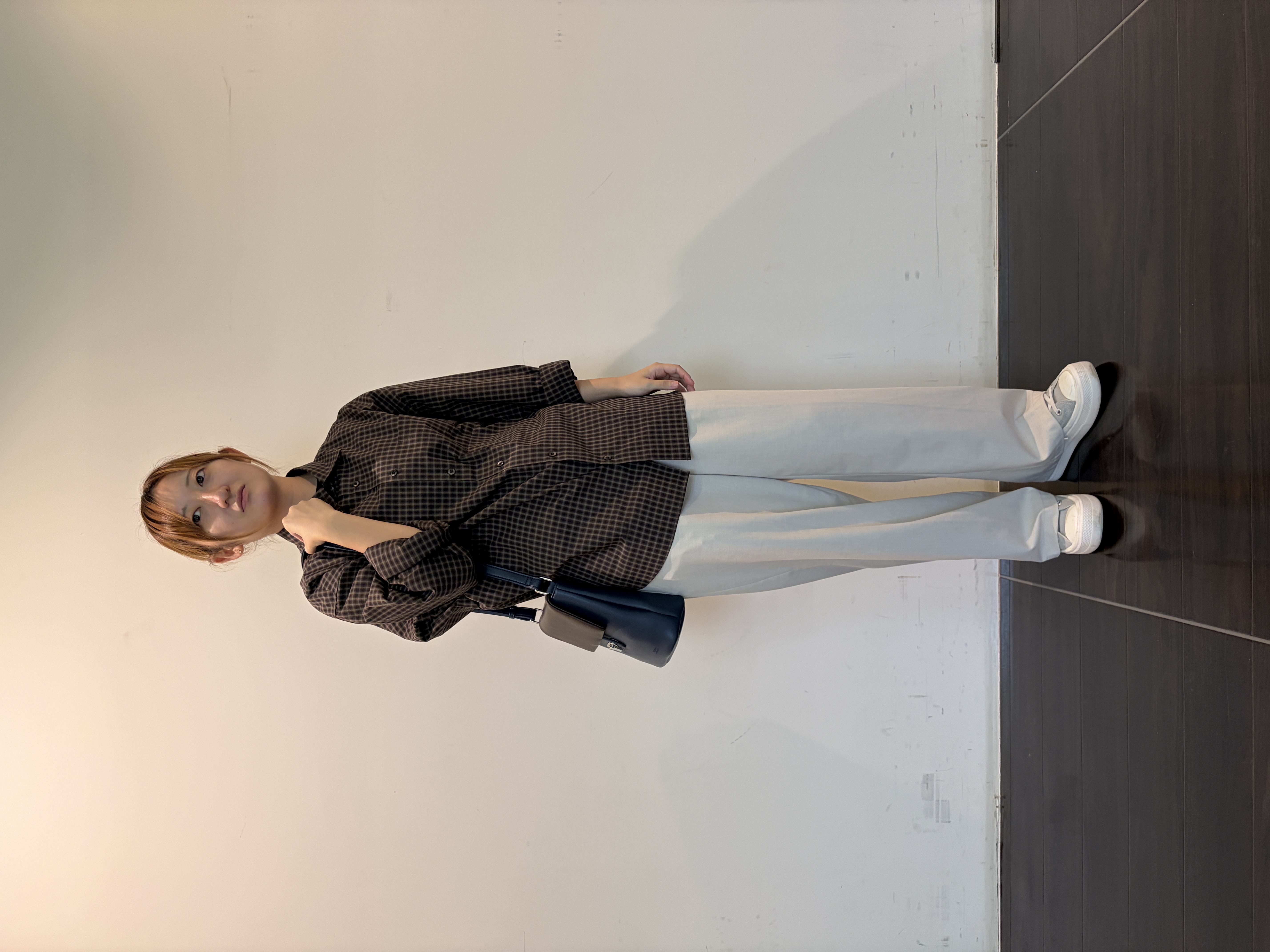 尾形千晴さんの「TAKEO KIKUCHI｜【日本製/Sサイズ～】リラックスフィットシャツ」を使ったコーディネート