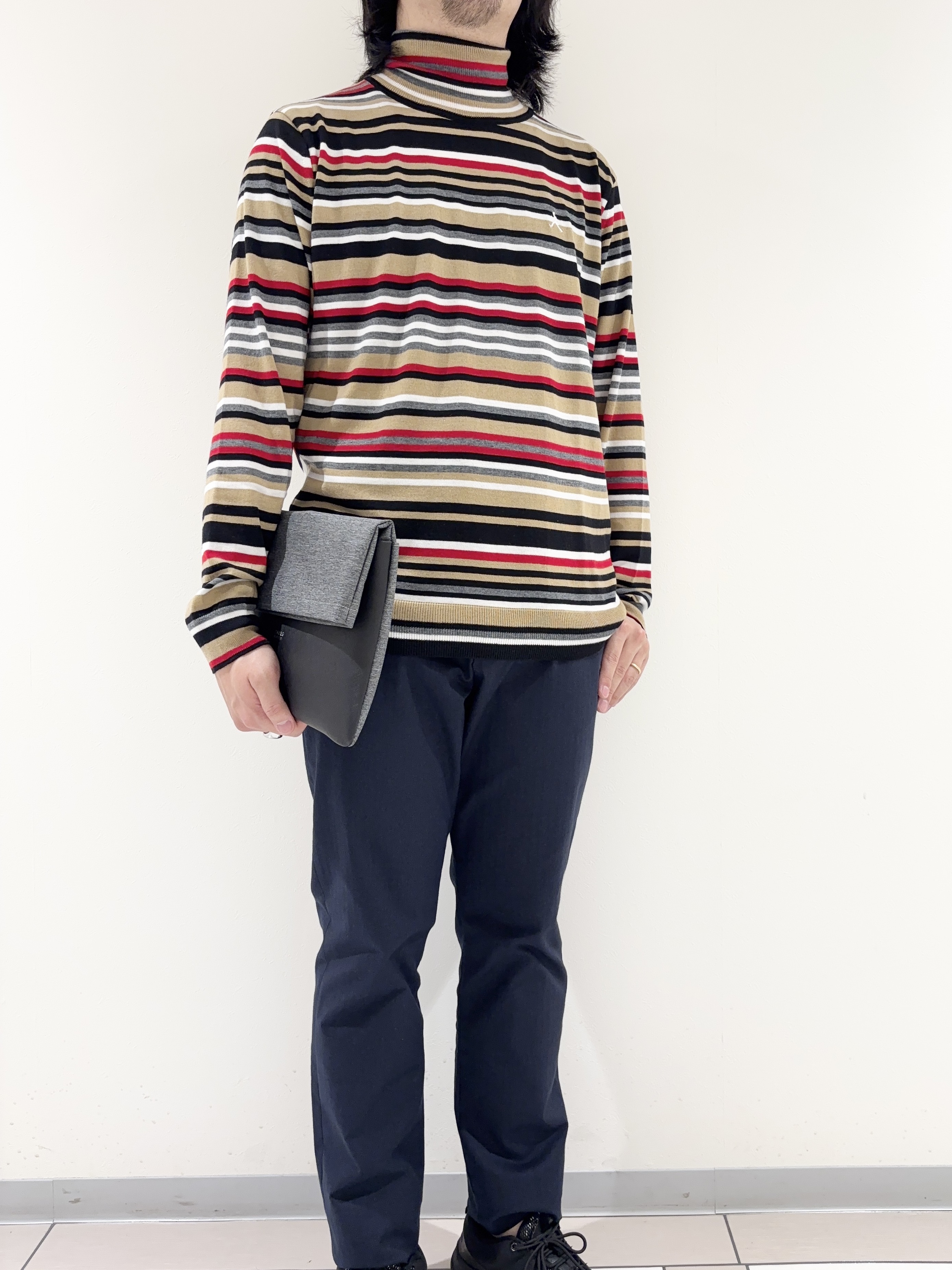 及川さんの「TAKEO KIKUCHI｜【BOWLER HAT LABEL】日本製マルチボーダータートルニット」を使ったコーディネート