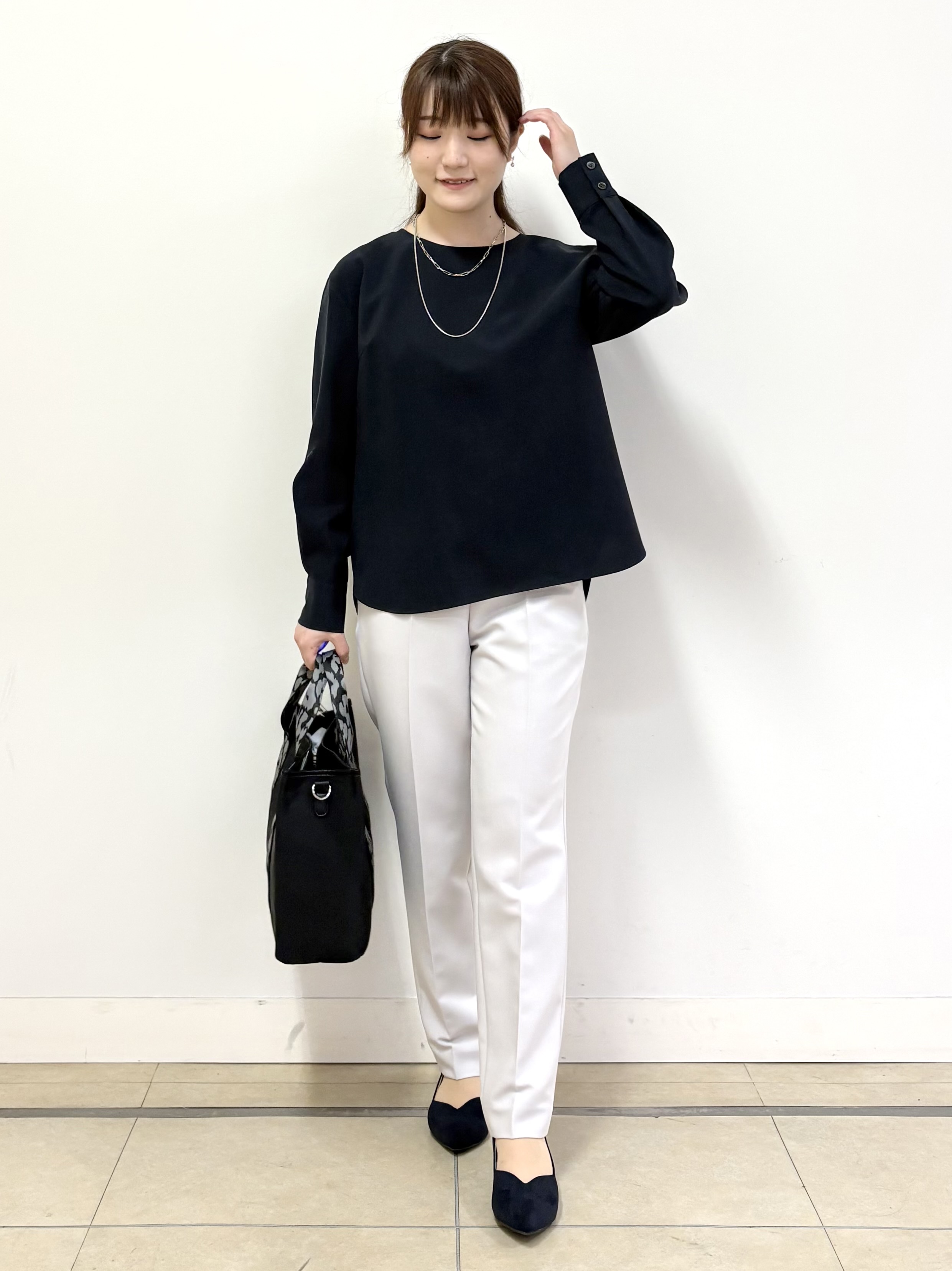 mikiさんの「Reflect｜【通勤】きれいめラウンドネックブラウス」を使ったコーディネート
