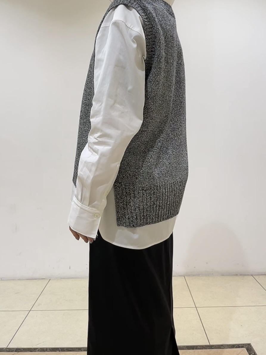 watanabeさんの「UNTITLED｜【5色展開/手洗い可】ローシルクウールニットベスト」を使ったコーディネート