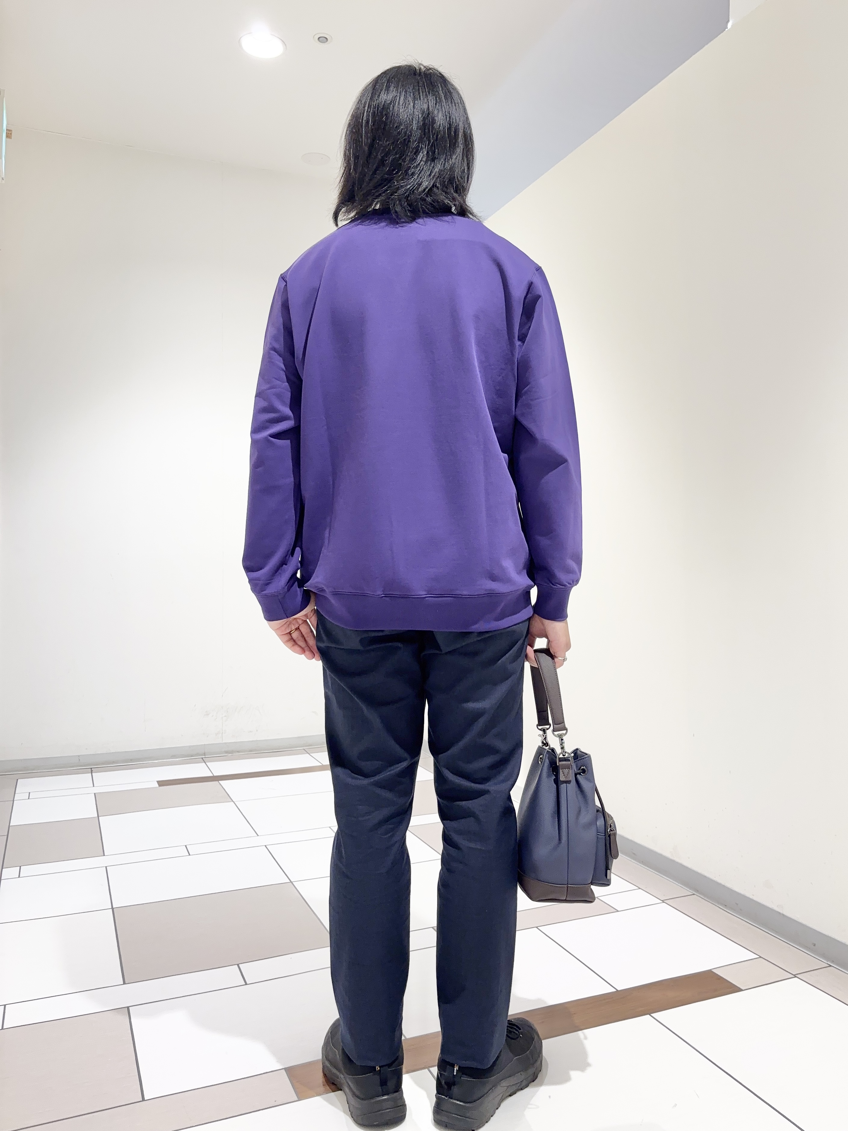及川さんの「TAKEO KIKUCHI｜ワンポイント刺繍 ミニ裏毛 プルオーバージャージ」を使ったコーディネート