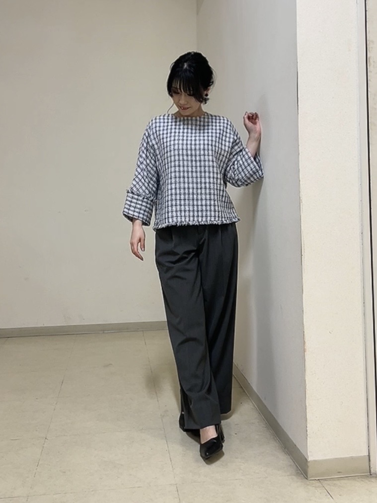 watanabeさんの「UNTITLED｜【華やか／1枚でサマになる】上品ツイードブラウス」を使ったコーディネート
