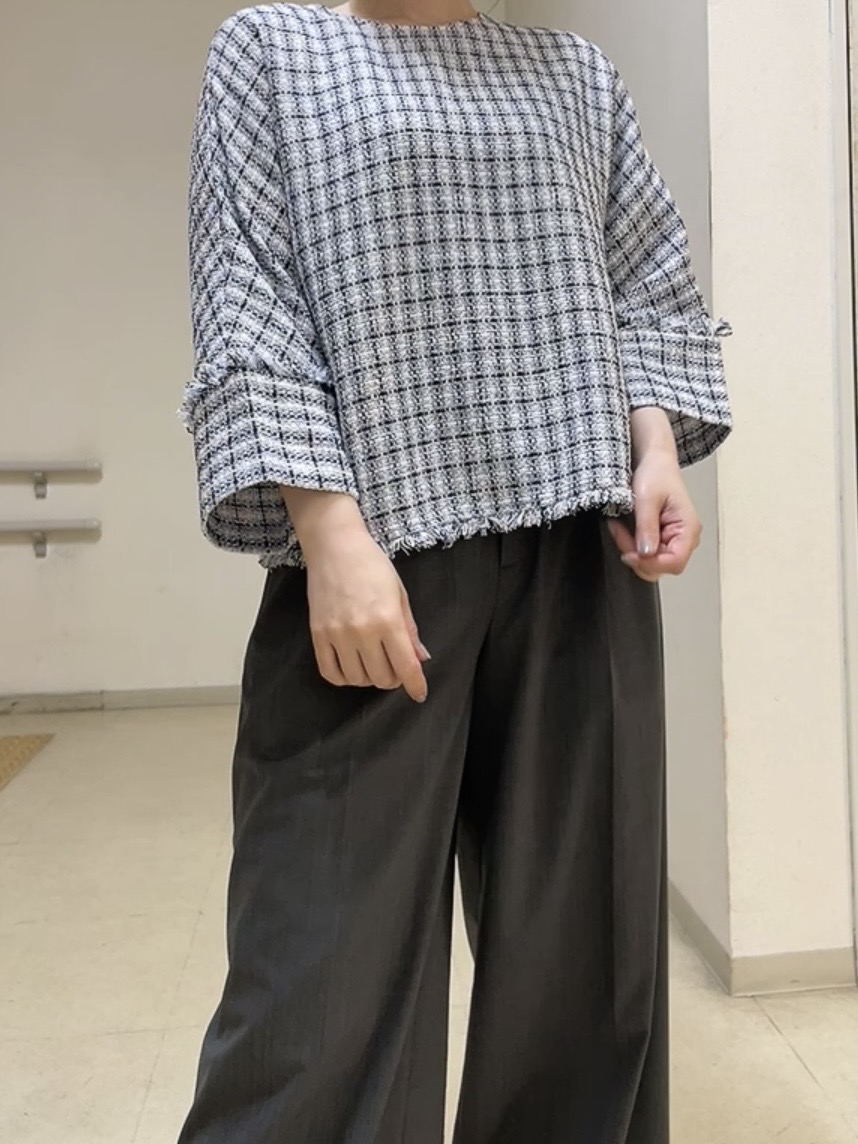 watanabeさんの「UNTITLED｜【華やか／1枚でサマになる】上品ツイードブラウス」を使ったコーディネート