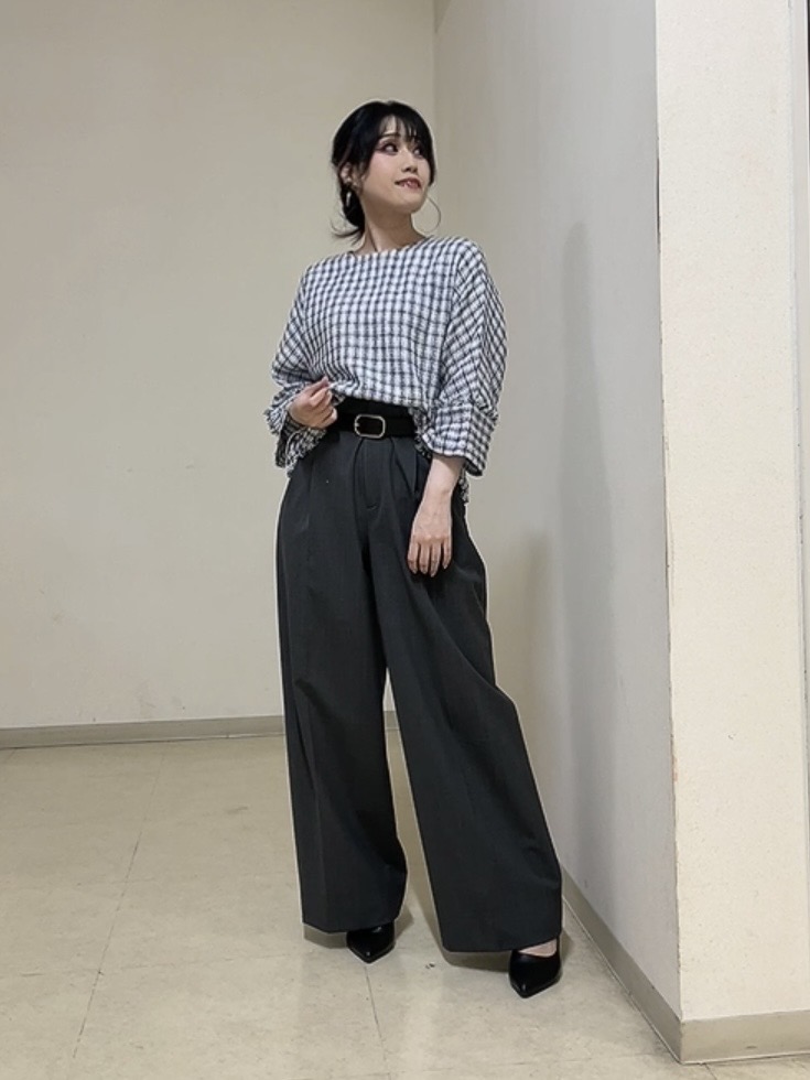 watanabeさんの「UNTITLED｜【華やか／1枚でサマになる】上品ツイードブラウス」を使ったコーディネート