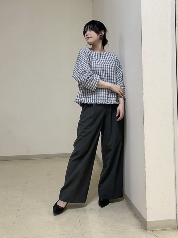 watanabeさんの「UNTITLED｜【華やか／1枚でサマになる】上品ツイードブラウス」を使ったコーディネート