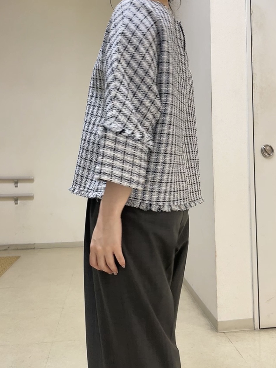 watanabeさんの「UNTITLED｜【華やか／1枚でサマになる】上品ツイードブラウス」を使ったコーディネート