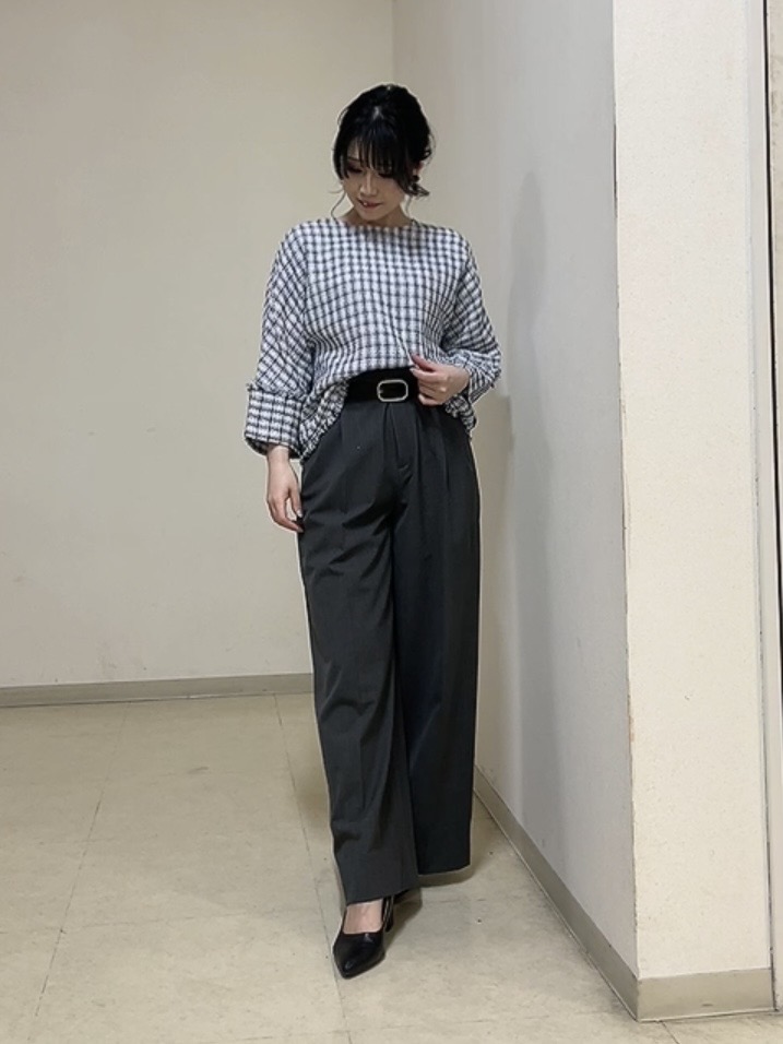 watanabeさんの「UNTITLED｜【華やか／1枚でサマになる】上品ツイードブラウス」を使ったコーディネート