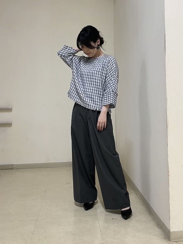 watanabeさんの「UNTITLED｜【華やか／1枚でサマになる】上品ツイードブラウス」を使ったコーディネート