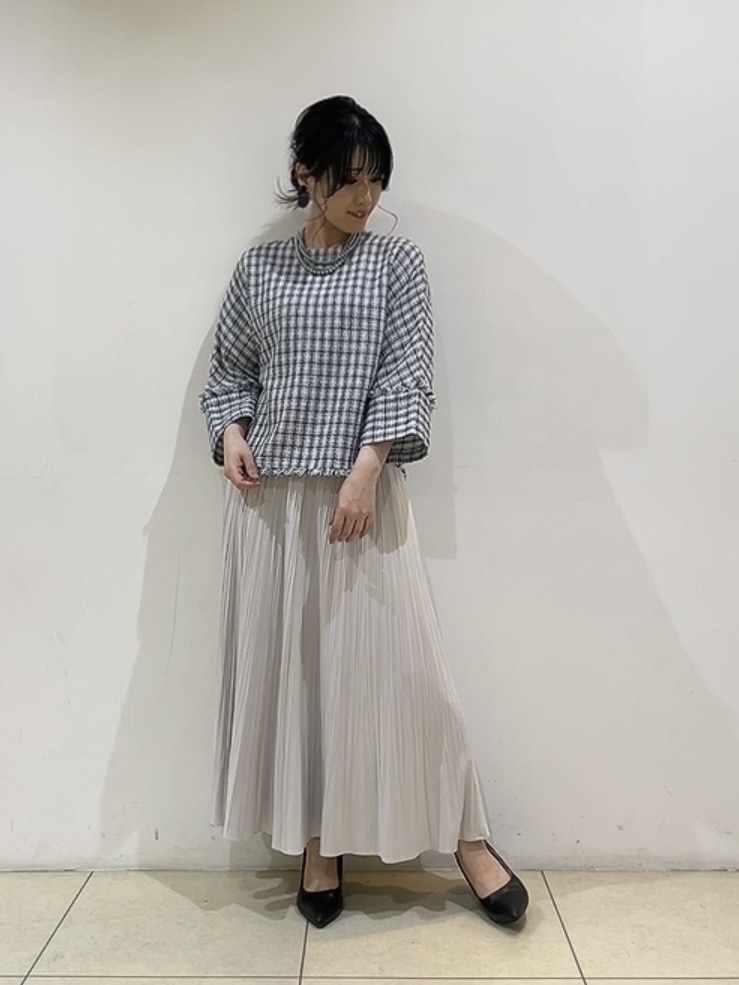 watanabeさんの「UNTITLED｜【華やか／1枚でサマになる】上品ツイードブラウス」を使ったコーディネート