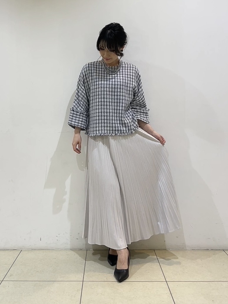 watanabeさんの「UNTITLED｜【華やか／1枚でサマになる】上品ツイードブラウス」を使ったコーディネート