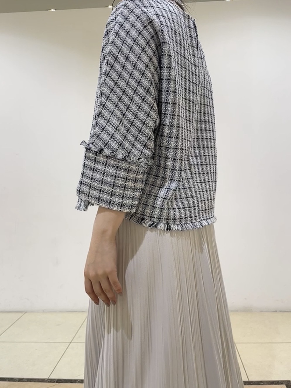 watanabeさんの「UNTITLED｜【華やか／1枚でサマになる】上品ツイードブラウス」を使ったコーディネート