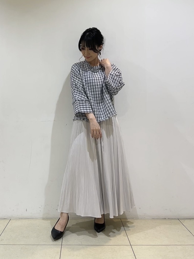 watanabeさんの「UNTITLED｜【華やか／1枚でサマになる】上品ツイードブラウス」を使ったコーディネート