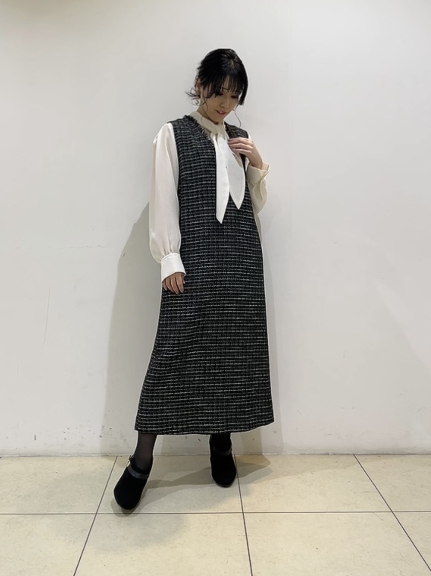 watanabeさんの「UNTITLED｜【軽量／程よいシアー】ナロータイブラウス」を使ったコーディネート