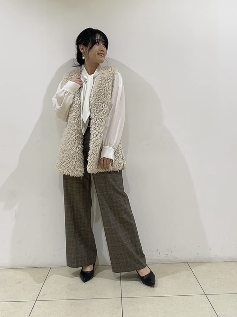 watanabeさんの「UNTITLED｜【羽織るだけでお洒落】カールエコファー ジレ」を使ったコーディネート