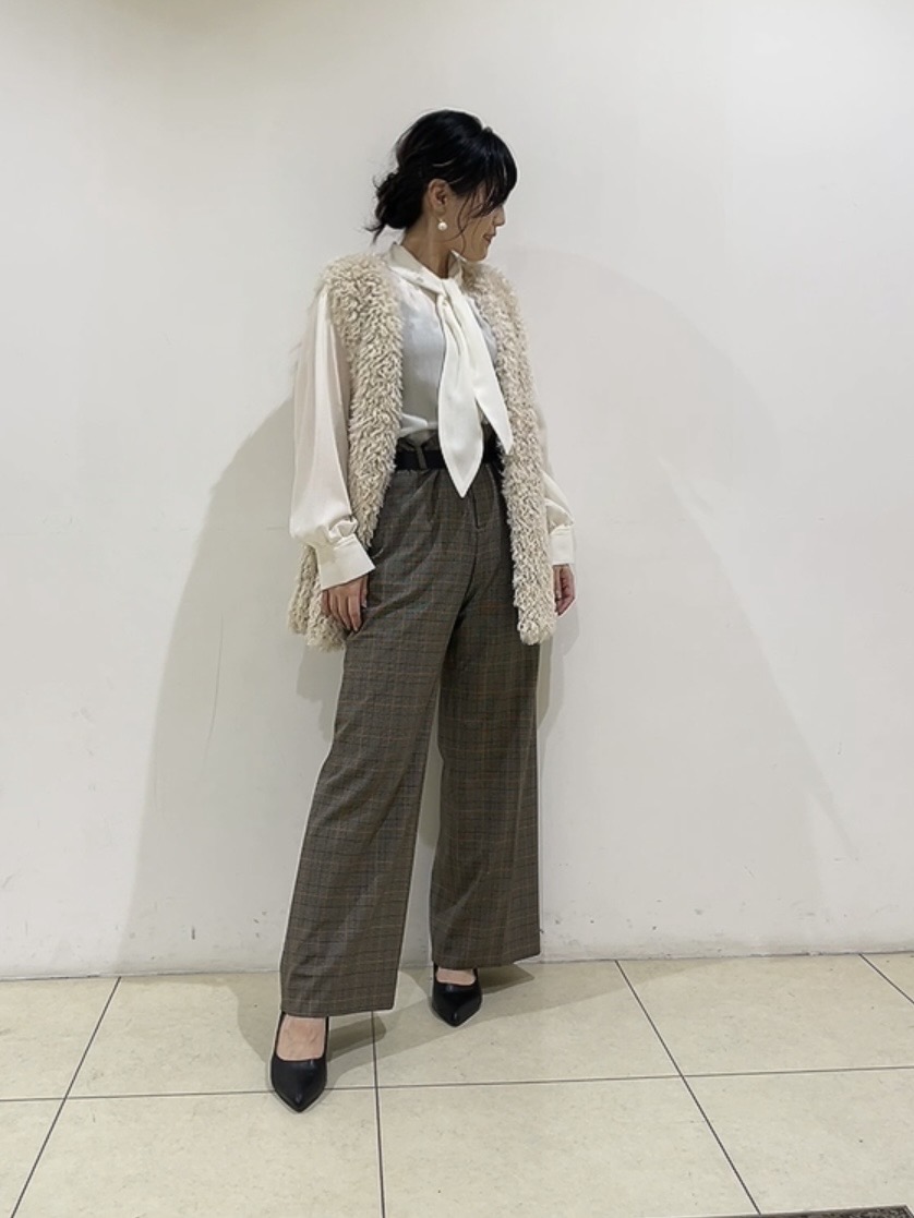 watanabeさんの「UNTITLED｜【羽織るだけでお洒落】カールエコファー ジレ」を使ったコーディネート
