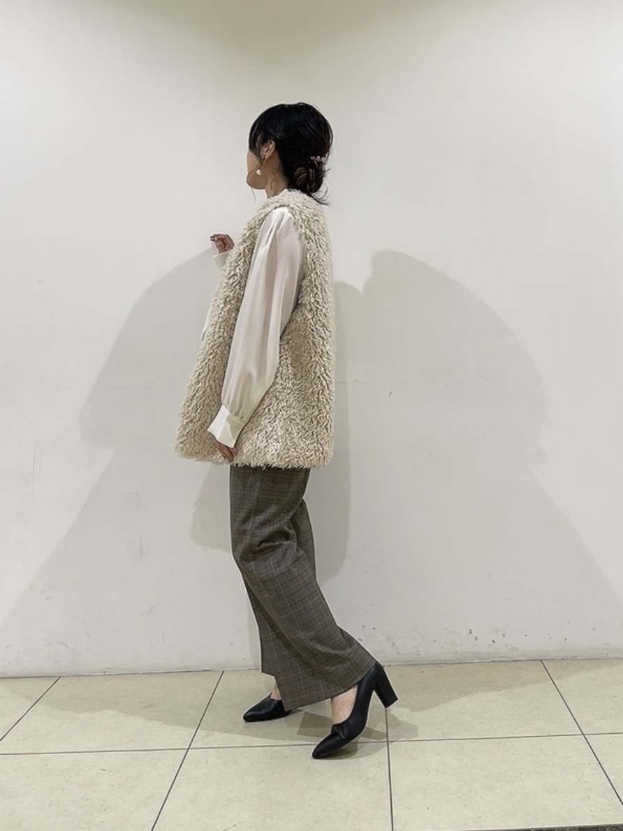 watanabeさんの「UNTITLED｜【羽織るだけでお洒落】カールエコファー ジレ」を使ったコーディネート