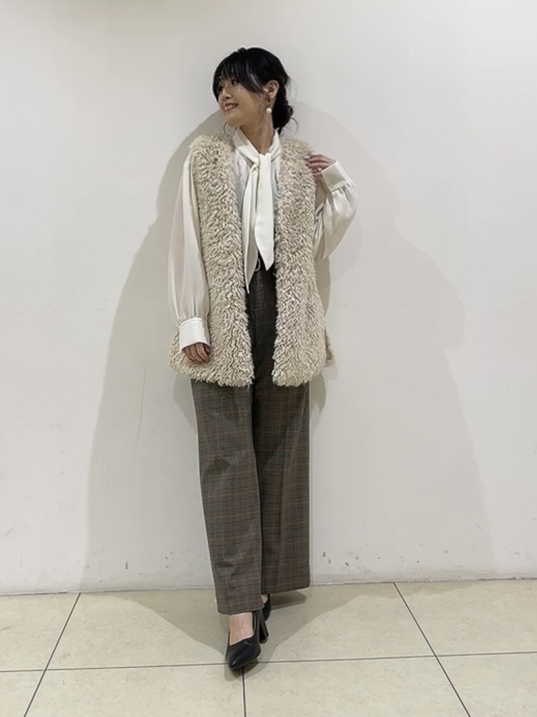 watanabeさんの「UNTITLED｜【羽織るだけでお洒落】カールエコファー ジレ」を使ったコーディネート