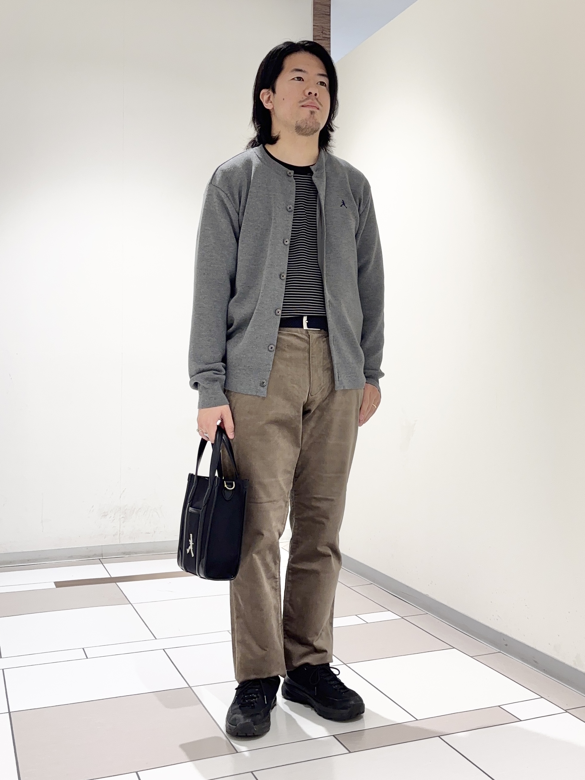 及川さんの「TAKEO KIKUCHI｜【BOWLER HAT LABEL】日本製クルーネックカーディガン」を使ったコーディネート