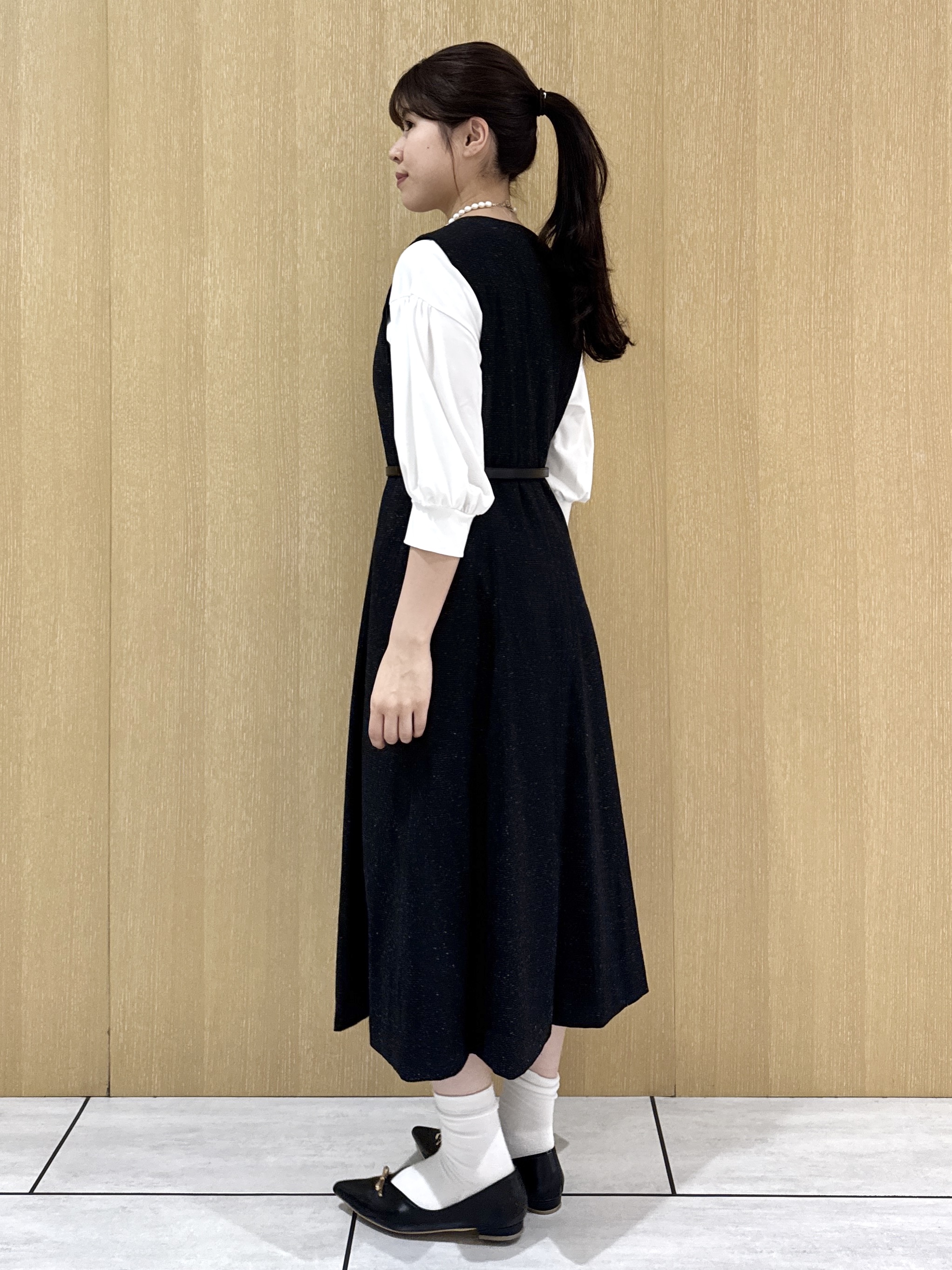 nanaさんの「UNTITLED｜【楽にきれい見え/体型カバー】パフスリーブジャージトップス」を使ったコーディネート