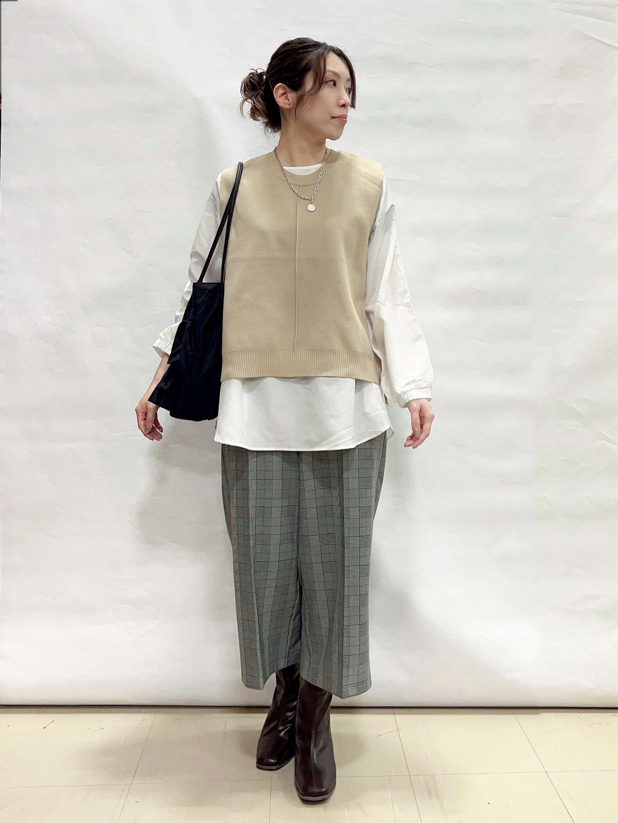 まっつんさんの「SHOO･LA･RUE｜【2点セット/S-LL】着回し自在 スポンディッシュニットベスト＆フレアシャツ」を使ったコーディネート