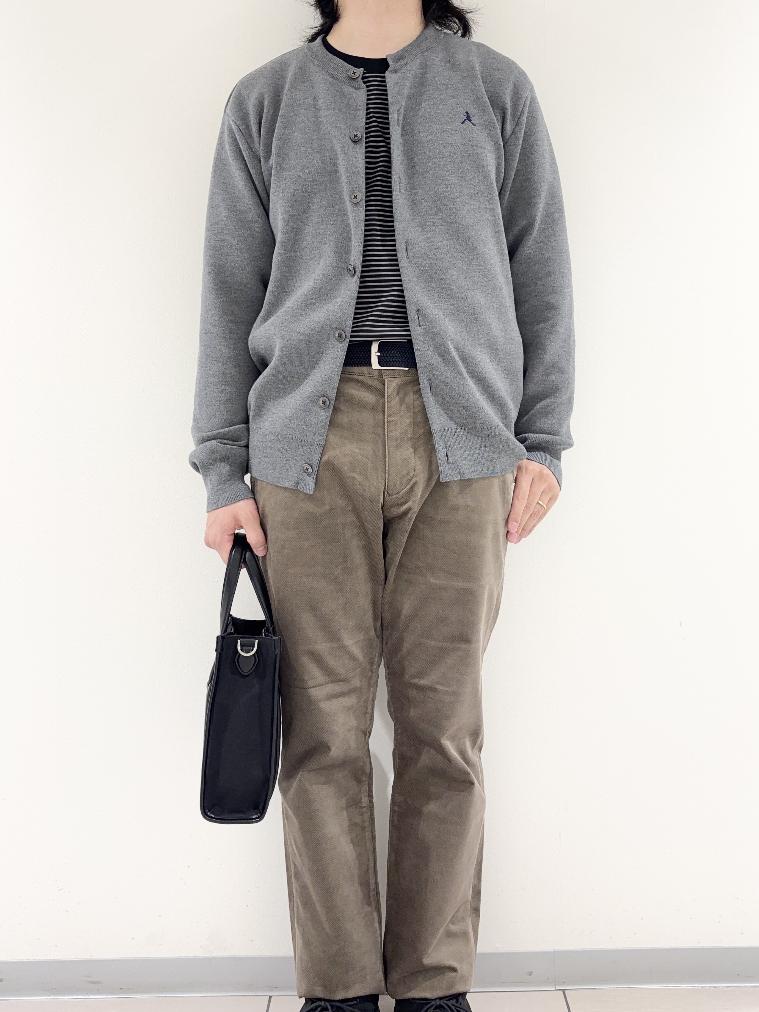及川さんの「TAKEO KIKUCHI｜【BOWLER HAT LABEL】日本製クルーネックカーディガン」を使ったコーディネート