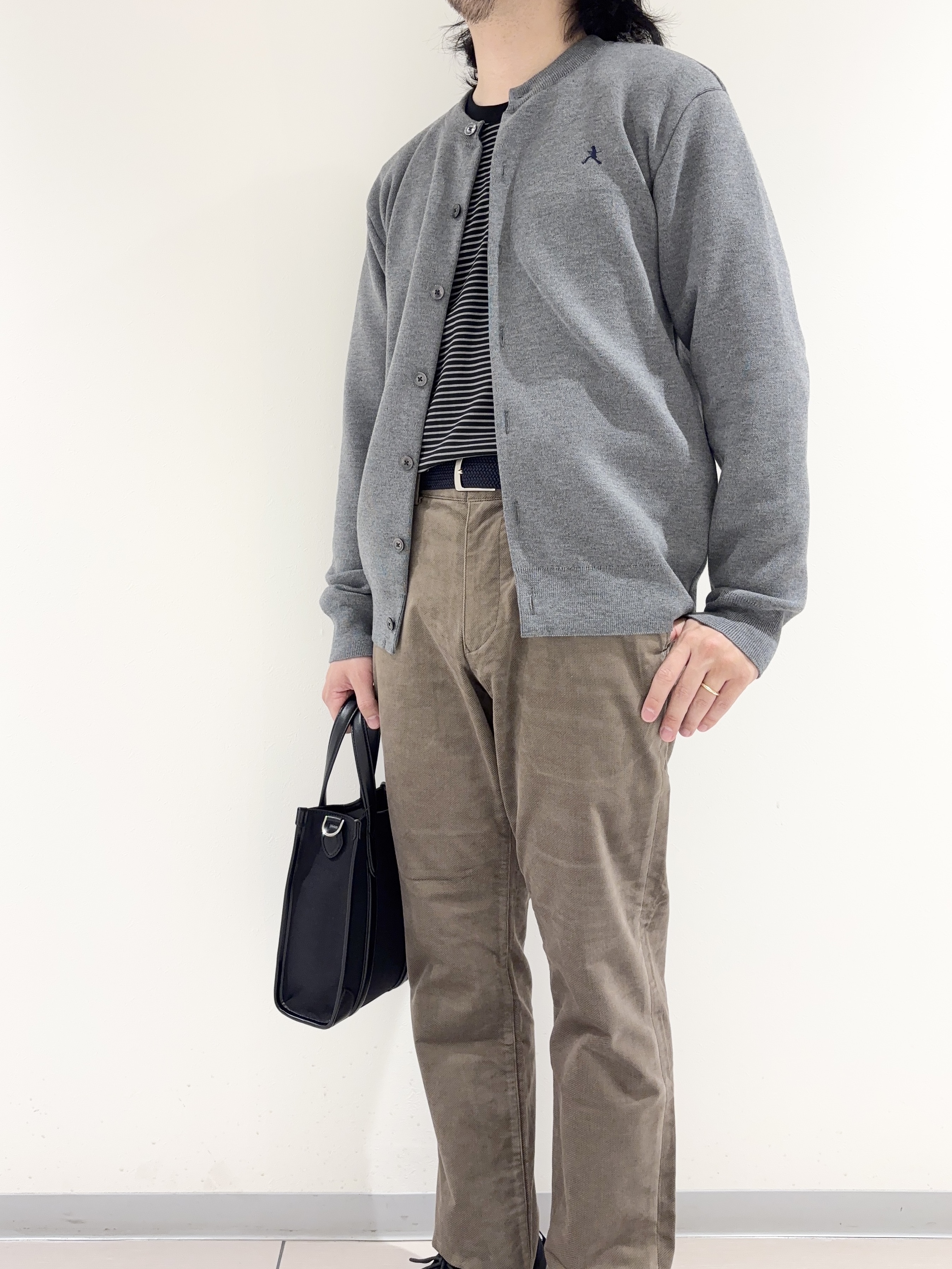 及川さんの「TAKEO KIKUCHI｜【BOWLER HAT LABEL】日本製クルーネックカーディガン」を使ったコーディネート