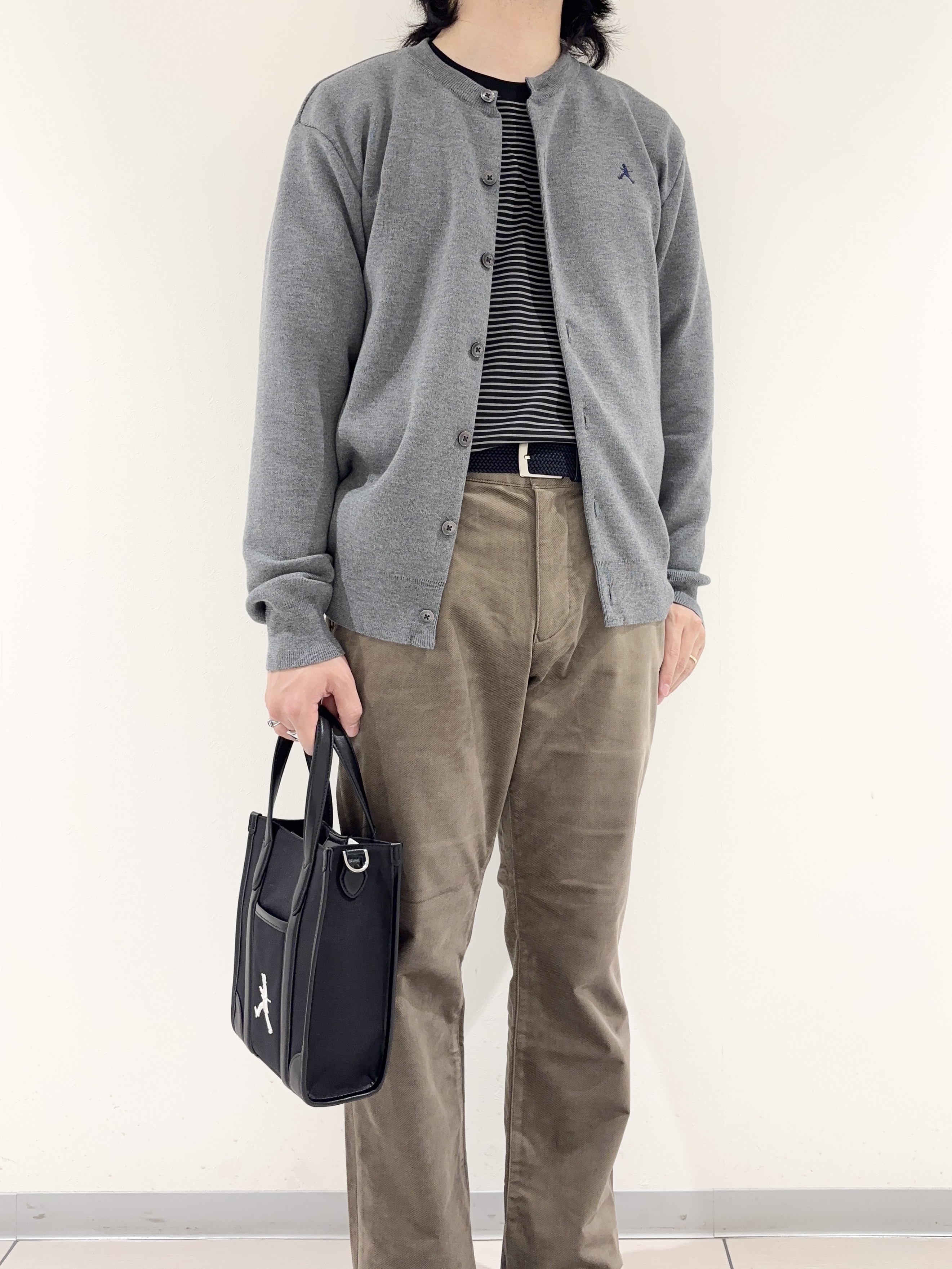 及川さんの「TAKEO KIKUCHI｜【BOWLER HAT LABEL】日本製クルーネックカーディガン」を使ったコーディネート