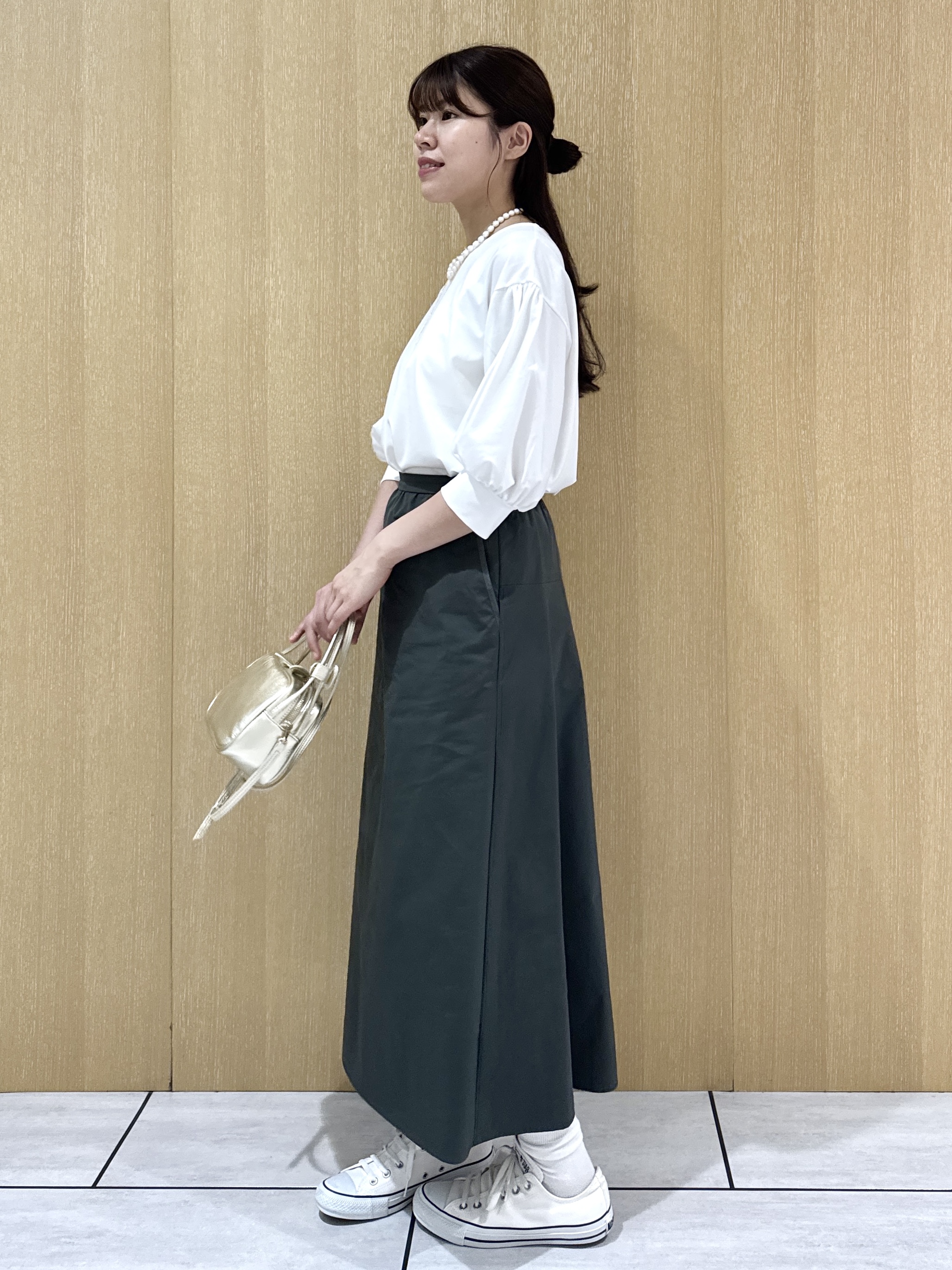 nanaさんの「UNTITLED｜【楽にきれい見え/体型カバー】パフスリーブジャージトップス」を使ったコーディネート