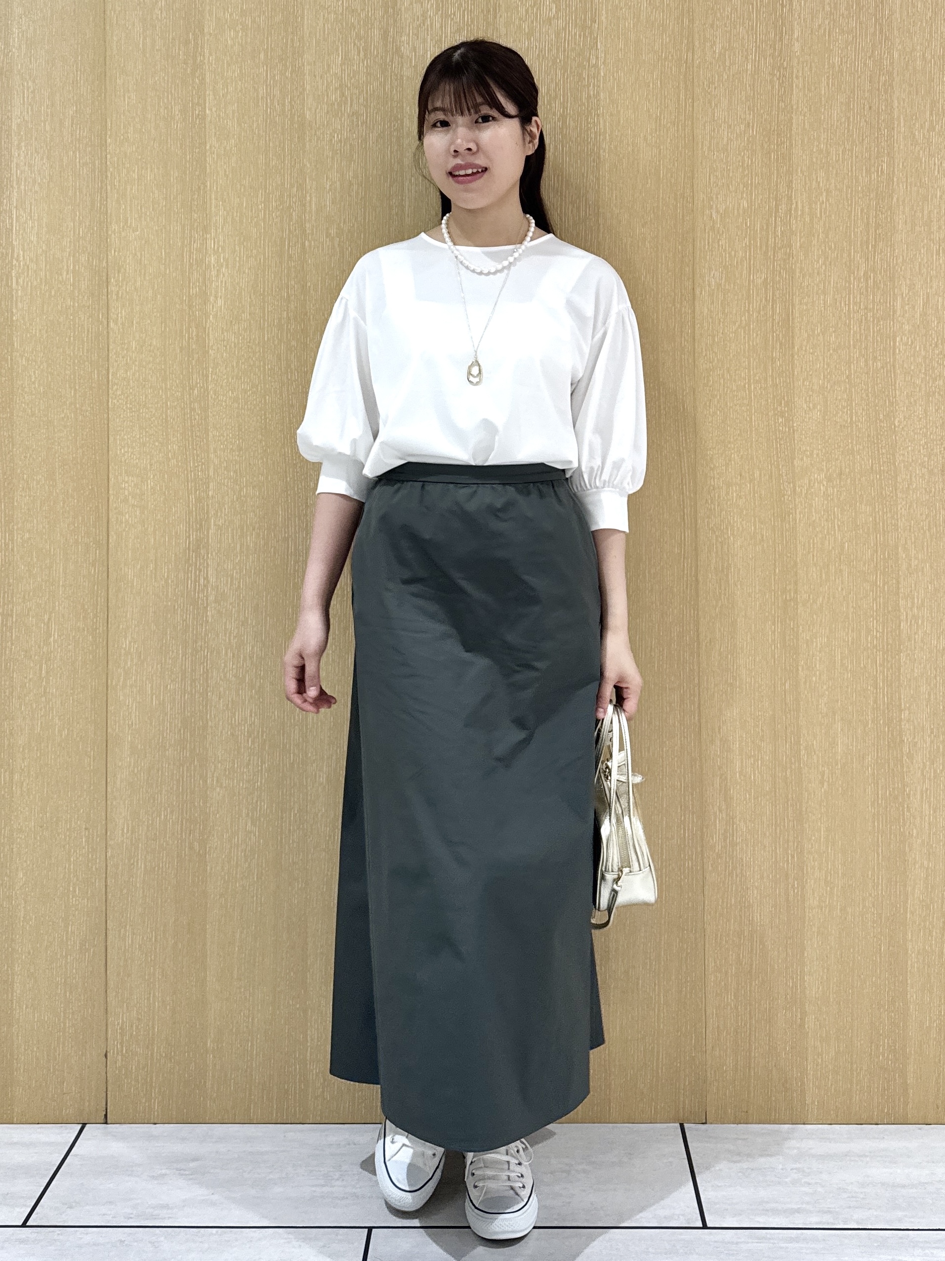 nanaさんの「UNTITLED｜【楽にきれい見え/体型カバー】パフスリーブジャージトップス」を使ったコーディネート