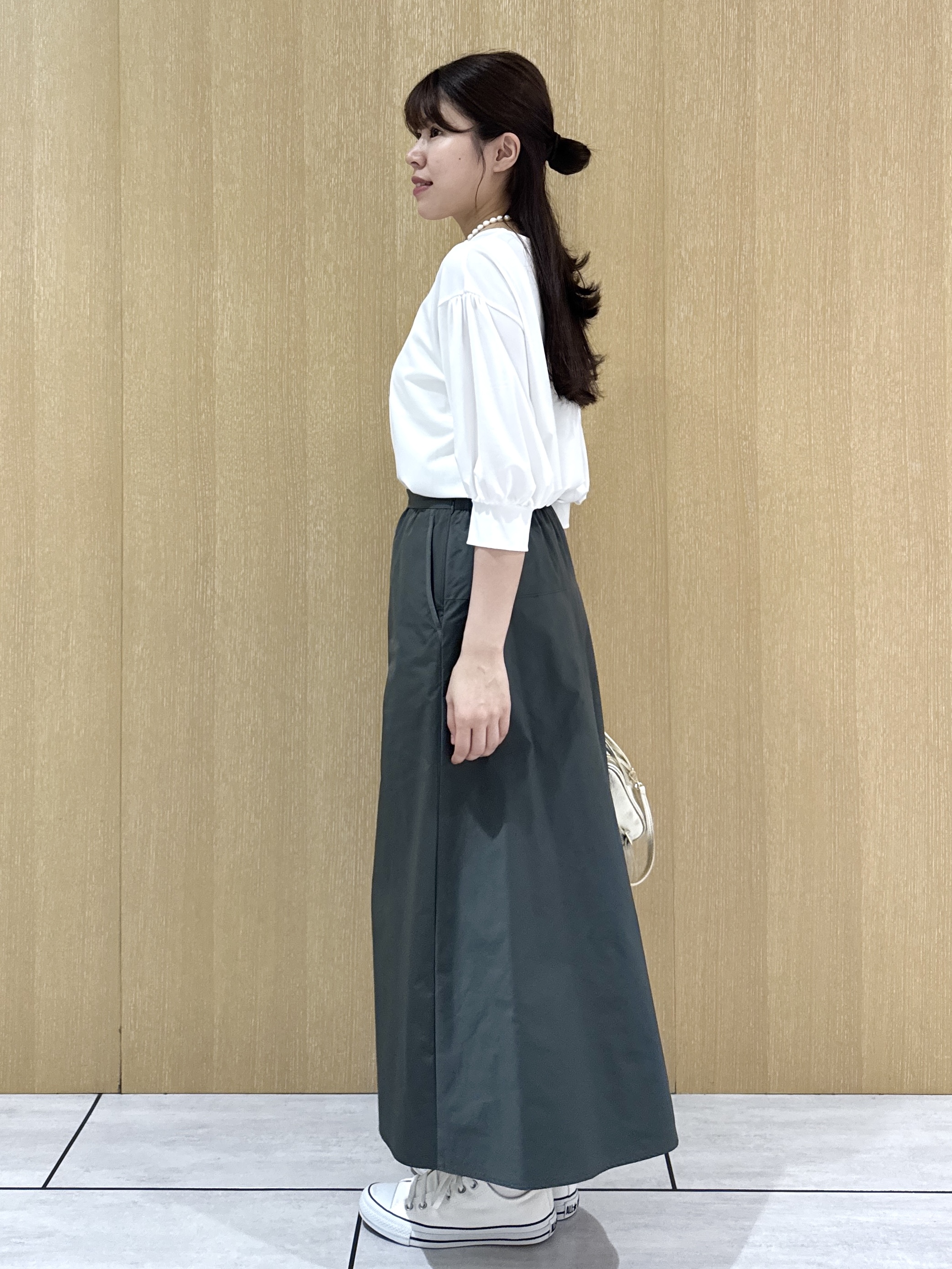 nanaさんの「UNTITLED｜【楽にきれい見え/体型カバー】パフスリーブジャージトップス」を使ったコーディネート