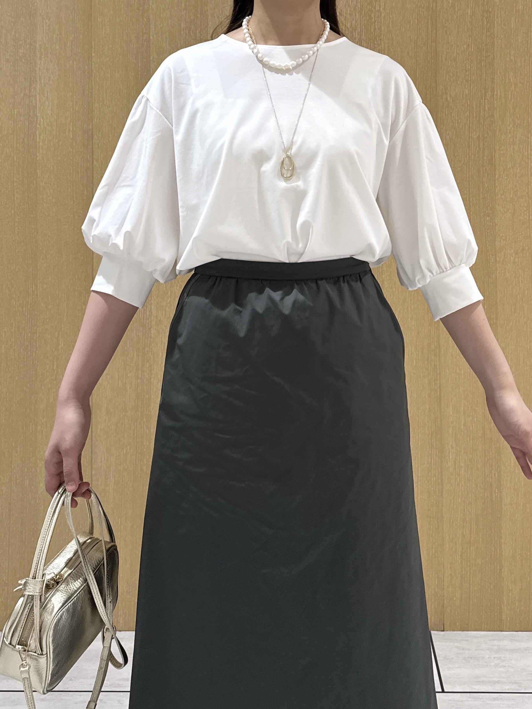 nanaさんの「UNTITLED｜【楽にきれい見え/体型カバー】パフスリーブジャージトップス」を使ったコーディネート