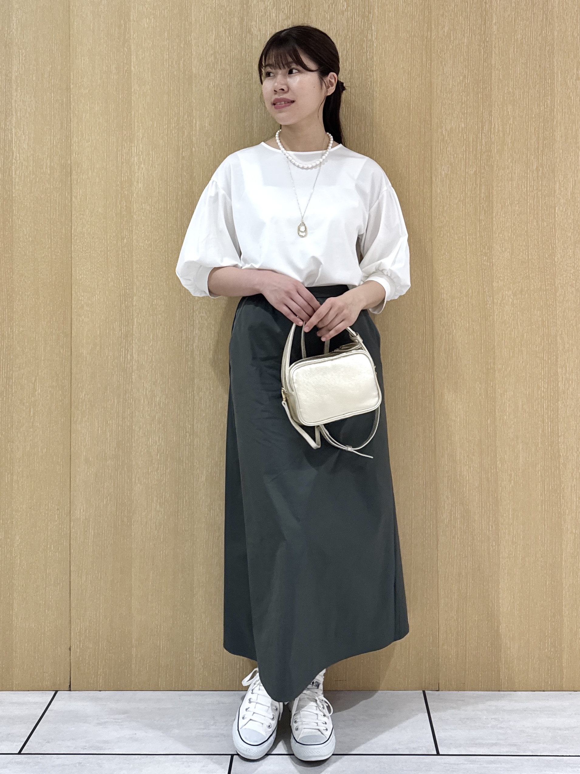 nanaさんの「UNTITLED｜【楽にきれい見え/体型カバー】パフスリーブジャージトップス」を使ったコーディネート