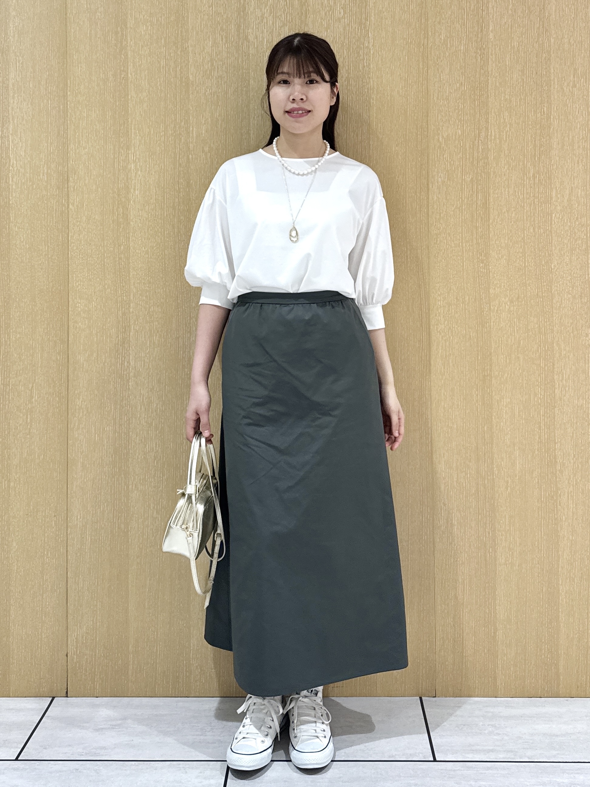 nanaさんの「UNTITLED｜【楽にきれい見え/体型カバー】パフスリーブジャージトップス」を使ったコーディネート
