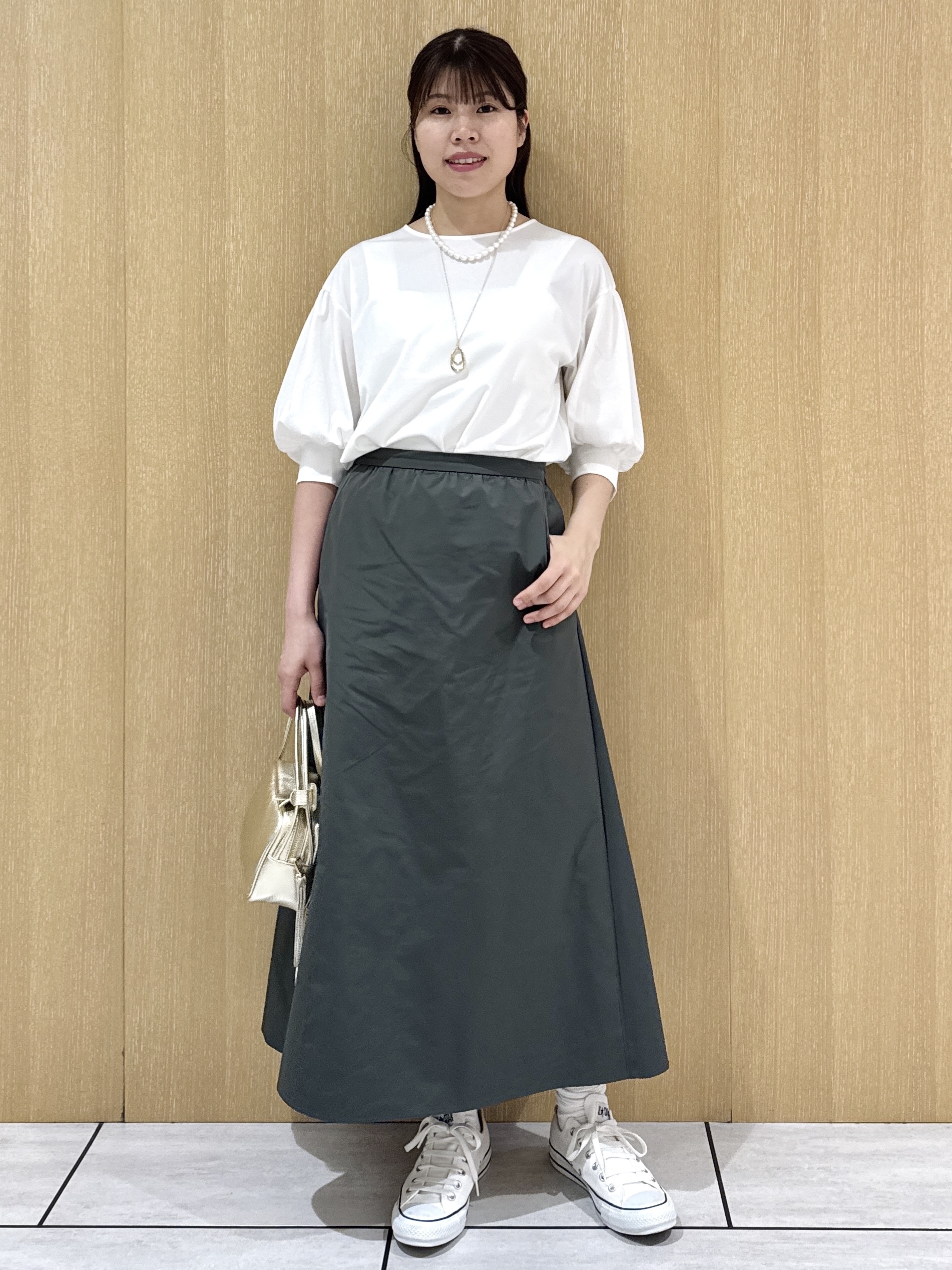 nanaさんの「UNTITLED｜【楽にきれい見え/体型カバー】パフスリーブジャージトップス」を使ったコーディネート
