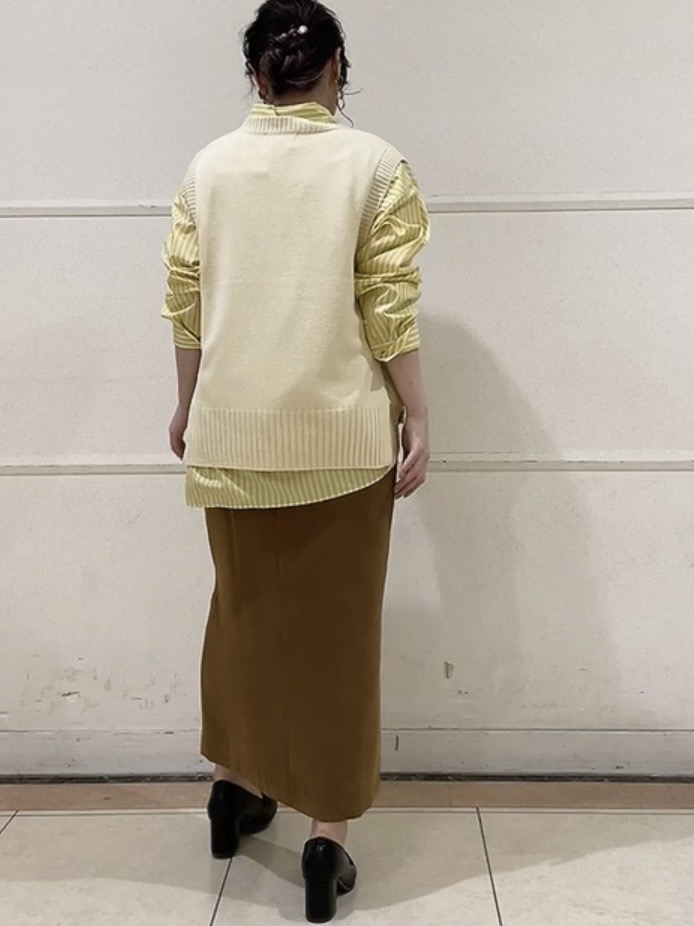 watanabeさんの「UNTITLED｜【5色展開/手洗い可】ローシルクウールニットベスト」を使ったコーディネート