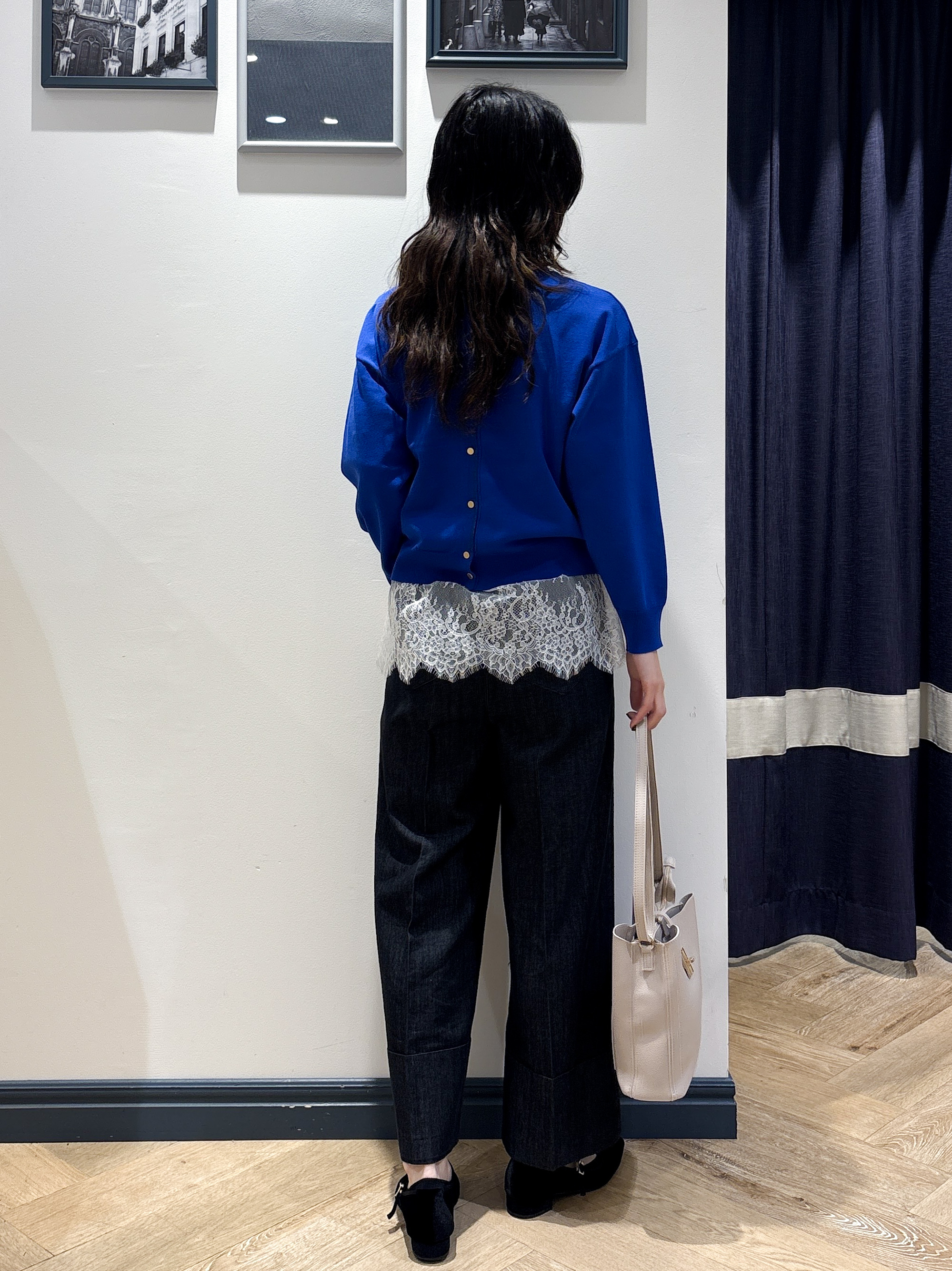 ayakaさんの「grove｜【前後2WAY】さりげなく、上品にきらめく ニットカーディガン」を使ったコーディネート