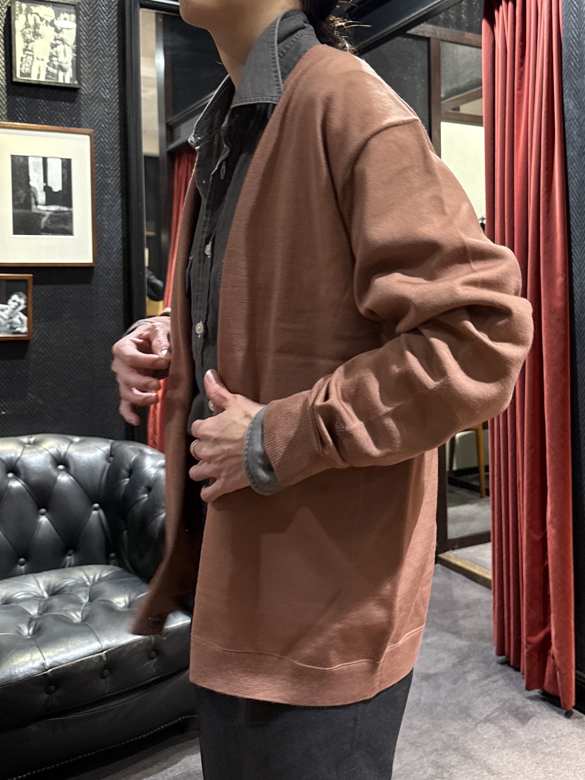神野（jinno）さんの「TAKEO KIKUCHI｜アンチピリング ニット カーディガン」を使ったコーディネート