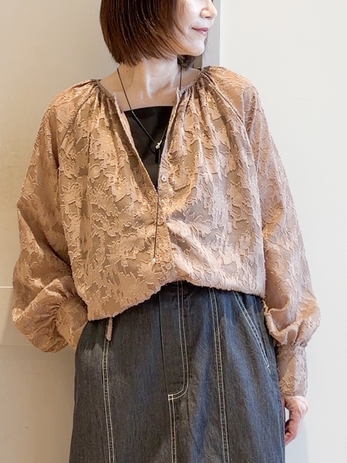 yamakoさんの「grove｜上品に華やぐ シアージャカードブラウス」を使ったコーディネート