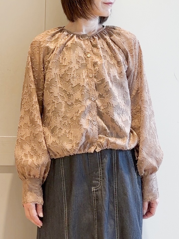 yamakoさんの「grove｜上品に華やぐ シアージャカードブラウス」を使ったコーディネート