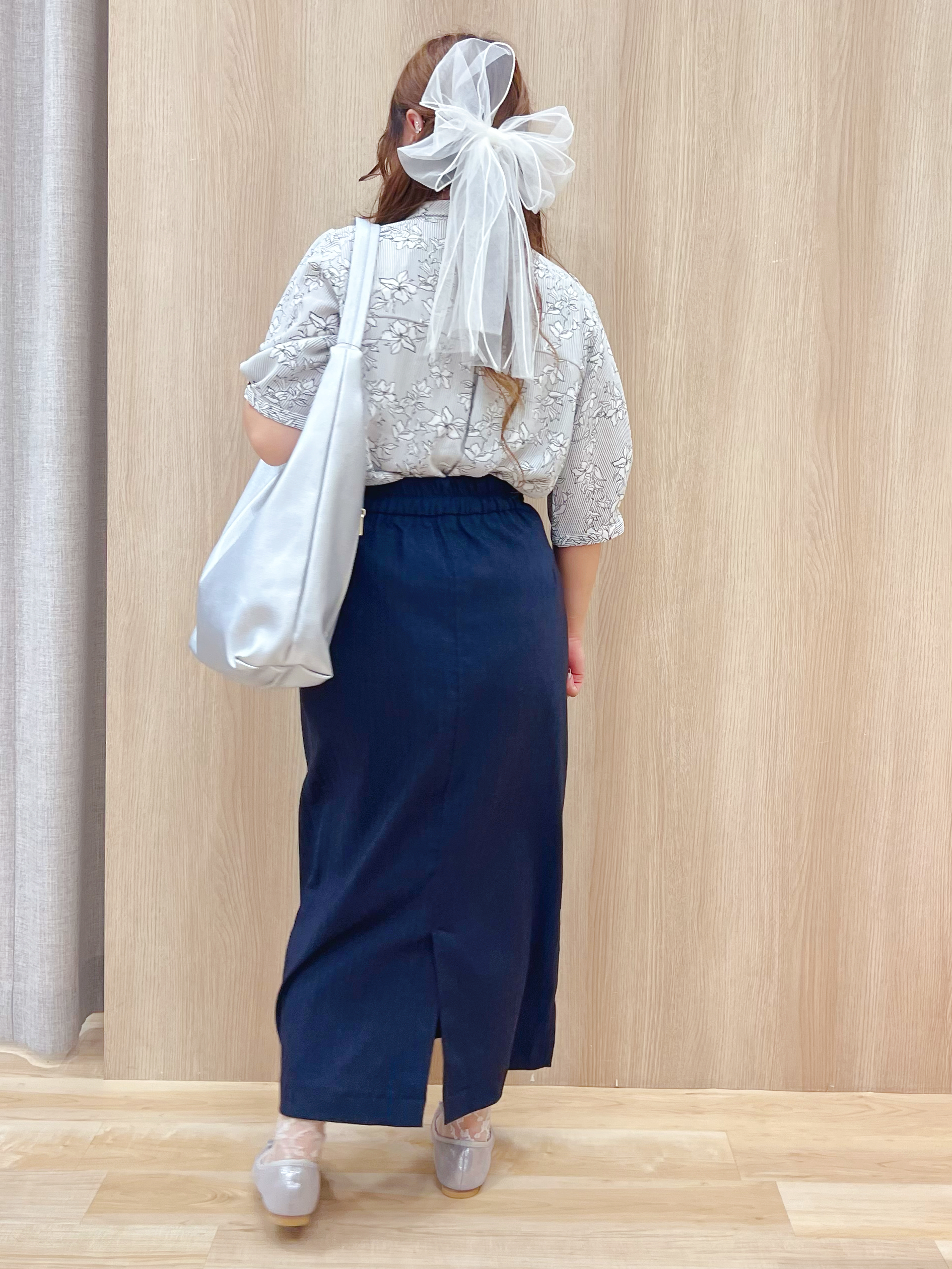 みことさんの「grove｜【洗濯機OK/シワになりにくい】1枚で華やぐ配色ボウタイブラウス」を使ったコーディネート